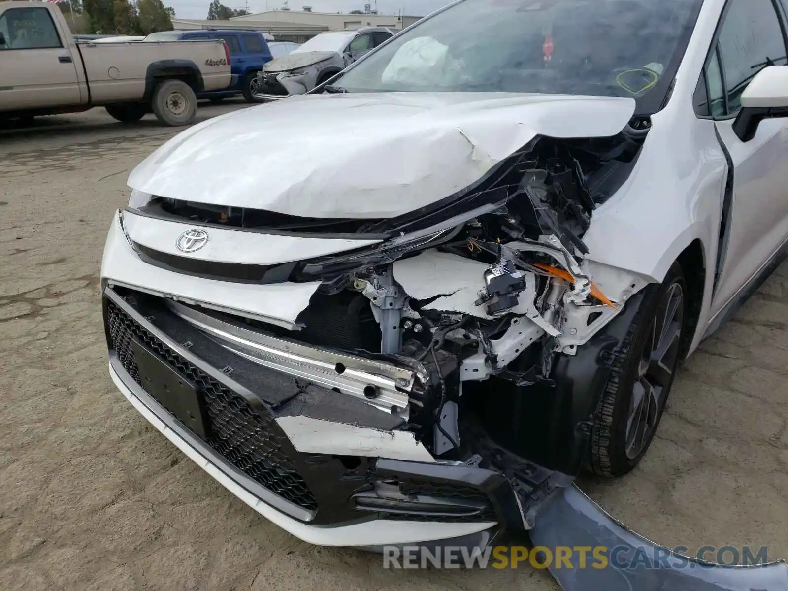 9 Photograph of a damaged car JTDS4RCE1LJ011841 TOYOTA COROLLA 2020