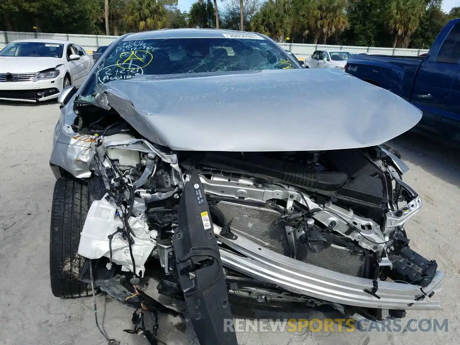 9 Photograph of a damaged car JTDS4RCE1LJ013735 TOYOTA COROLLA 2020