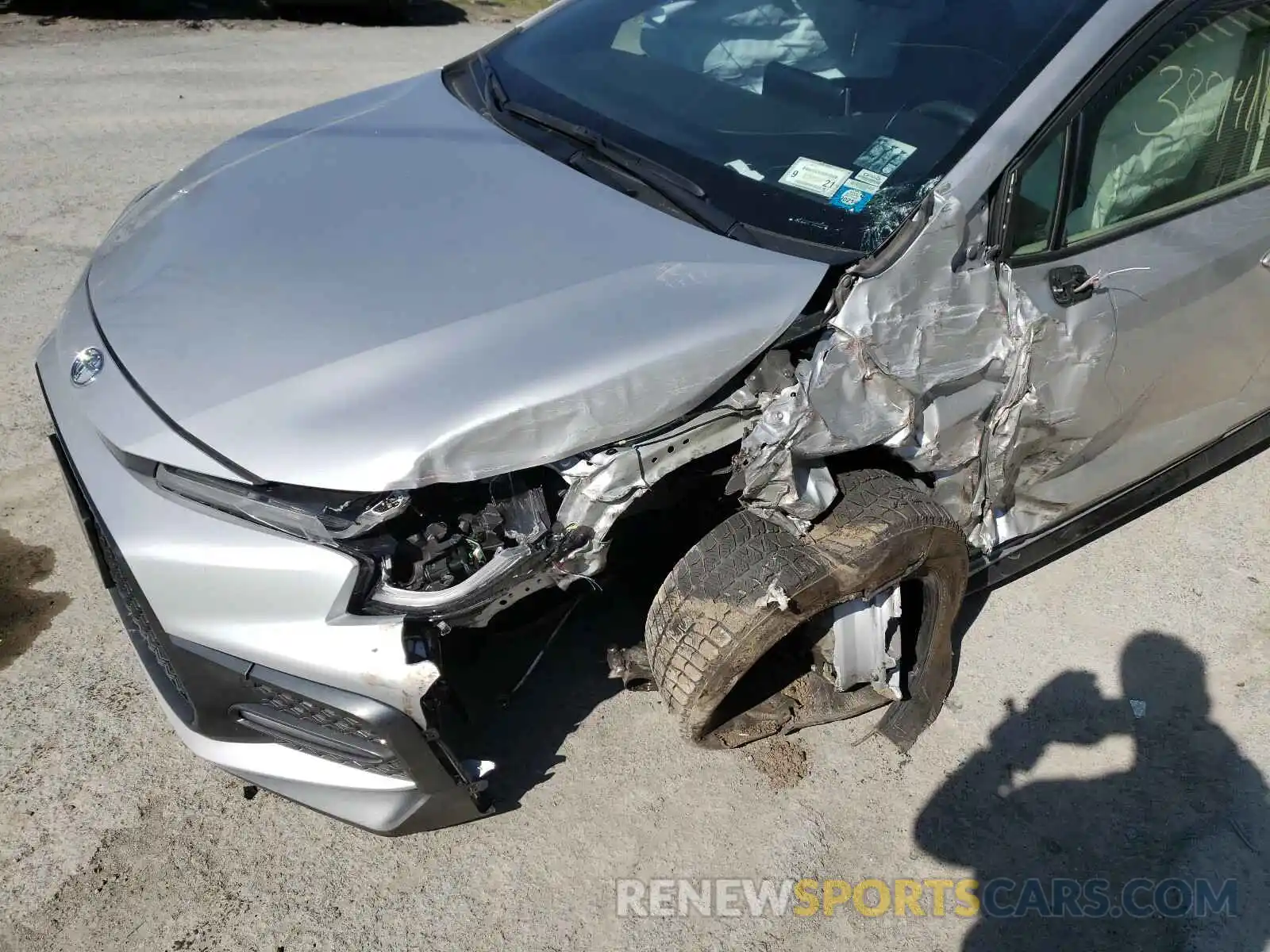 9 Photograph of a damaged car JTDS4RCE1LJ033385 TOYOTA COROLLA 2020