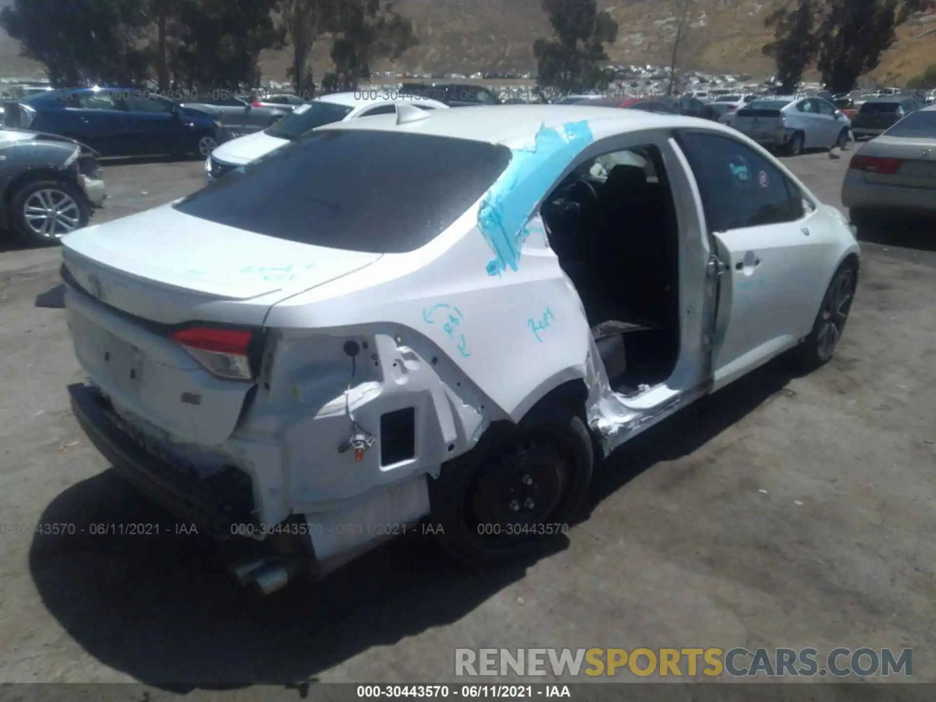 4 Photograph of a damaged car JTDS4RCE2LJ030611 TOYOTA COROLLA 2020