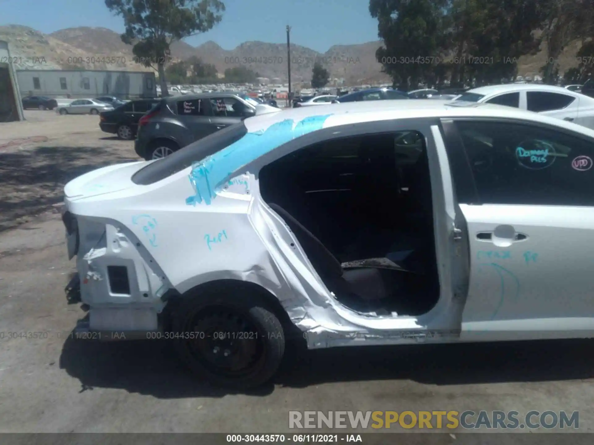 6 Photograph of a damaged car JTDS4RCE2LJ030611 TOYOTA COROLLA 2020