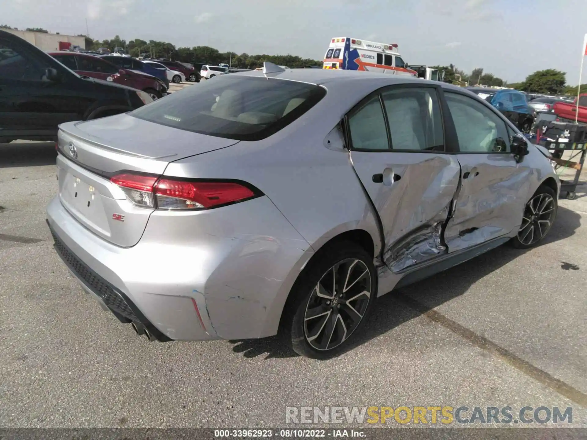 4 Photograph of a damaged car JTDS4RCE2LJ032455 TOYOTA COROLLA 2020