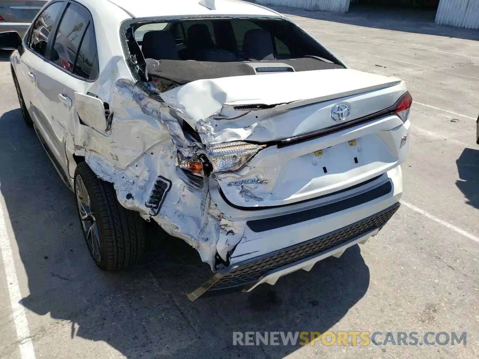 9 Photograph of a damaged car JTDS4RCE2LJ037414 TOYOTA COROLLA 2020