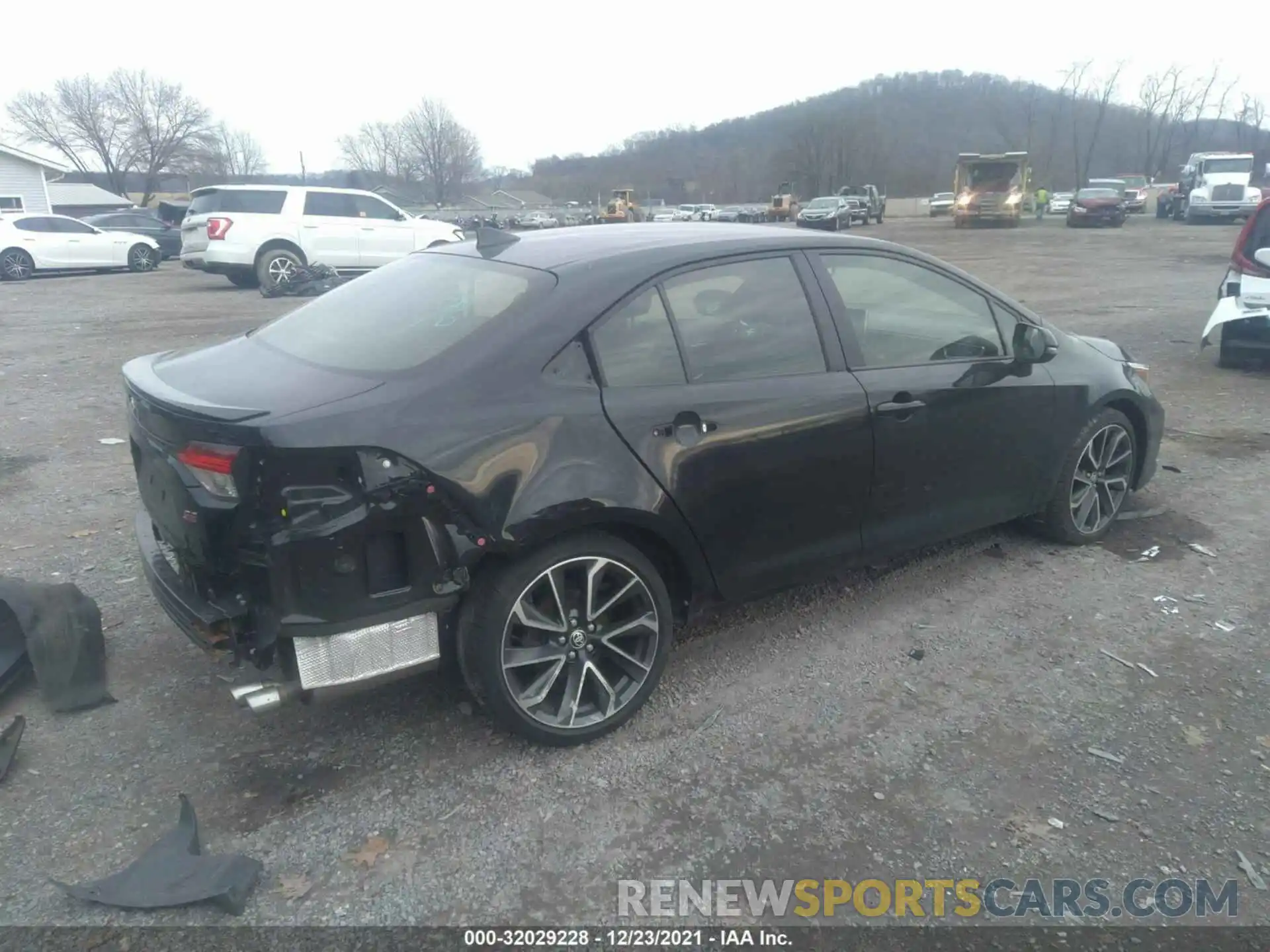 4 Photograph of a damaged car JTDS4RCE2LJ037753 TOYOTA COROLLA 2020