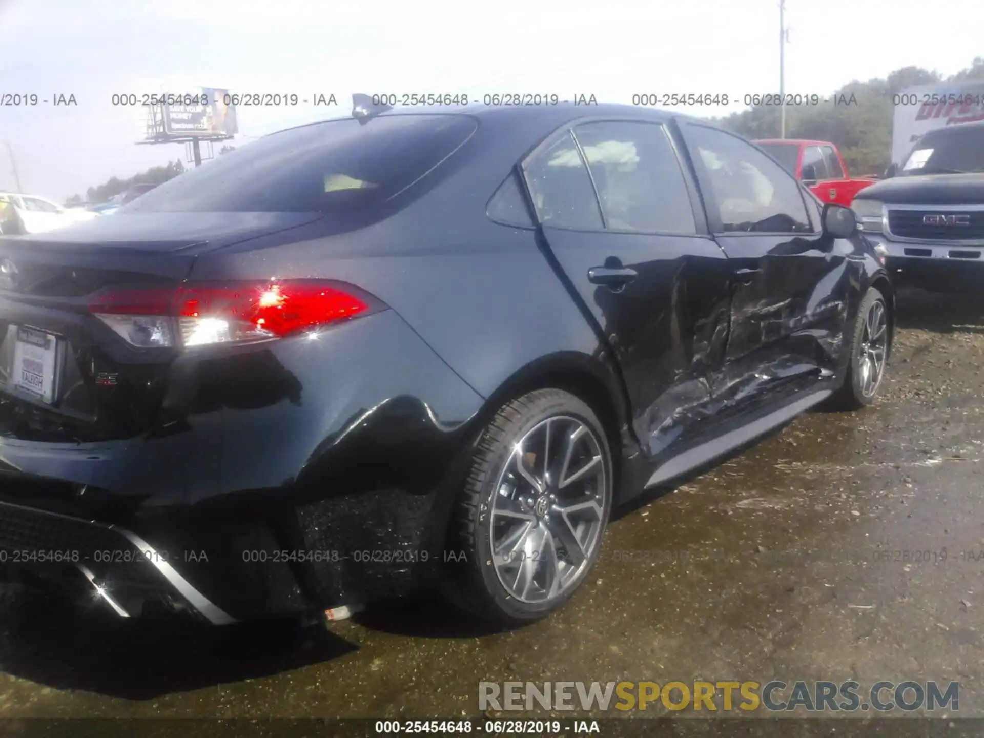 4 Photograph of a damaged car JTDS4RCE3LJ006401 TOYOTA COROLLA 2020