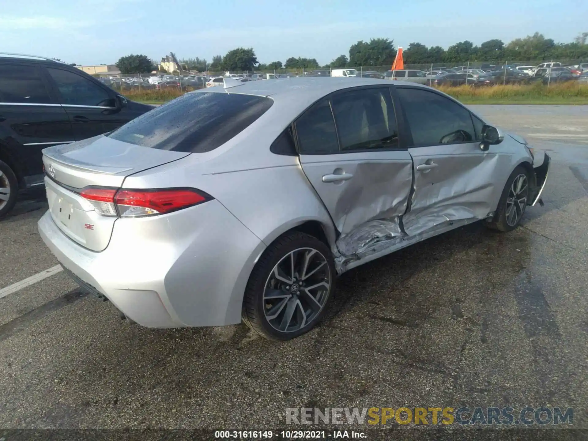 4 Photograph of a damaged car JTDS4RCE3LJ010335 TOYOTA COROLLA 2020