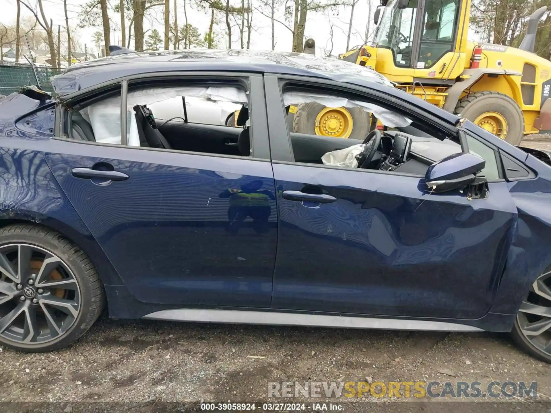 13 Photograph of a damaged car JTDS4RCE3LJ011758 TOYOTA COROLLA 2020