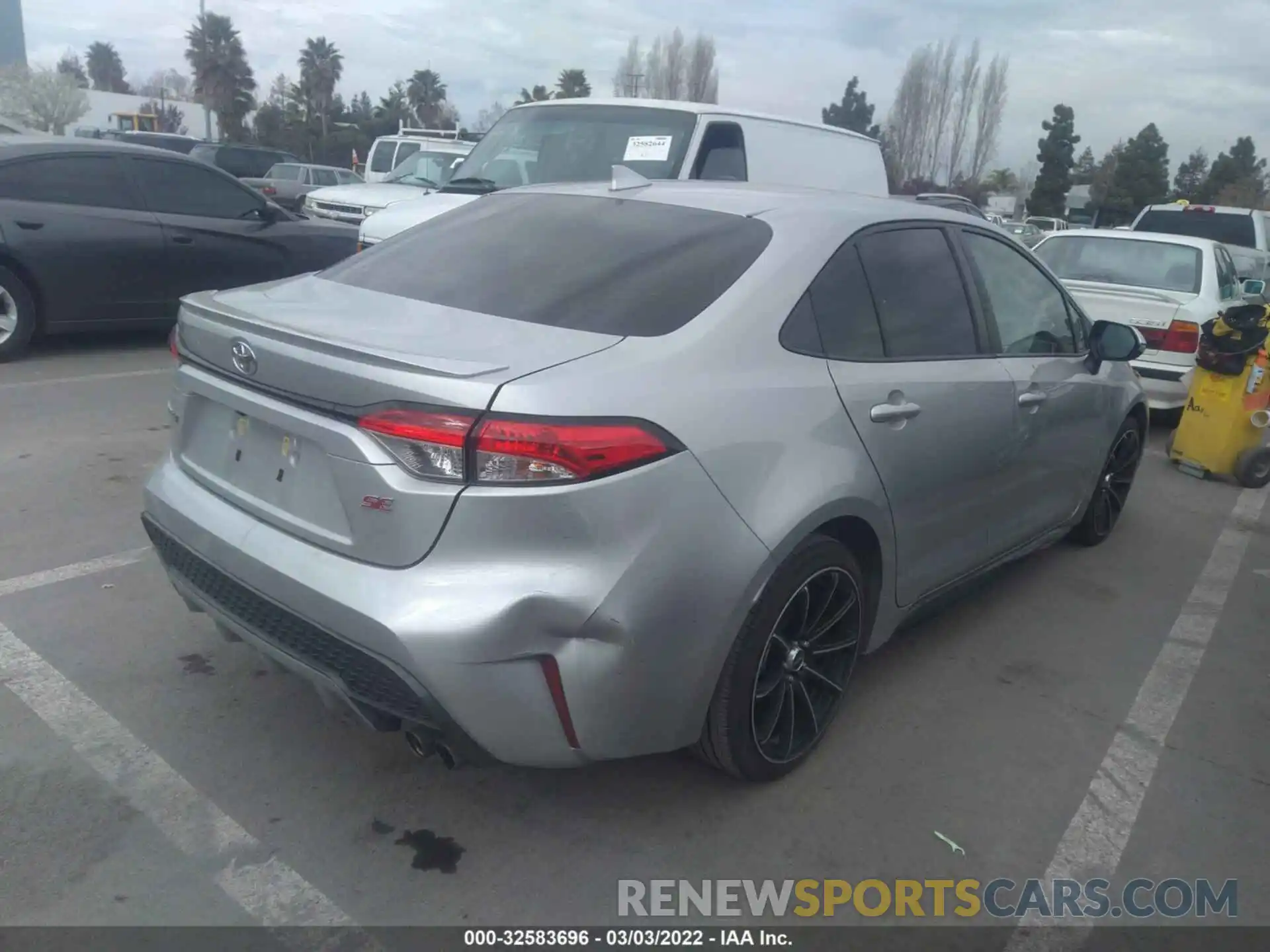 4 Photograph of a damaged car JTDS4RCE3LJ015485 TOYOTA COROLLA 2020