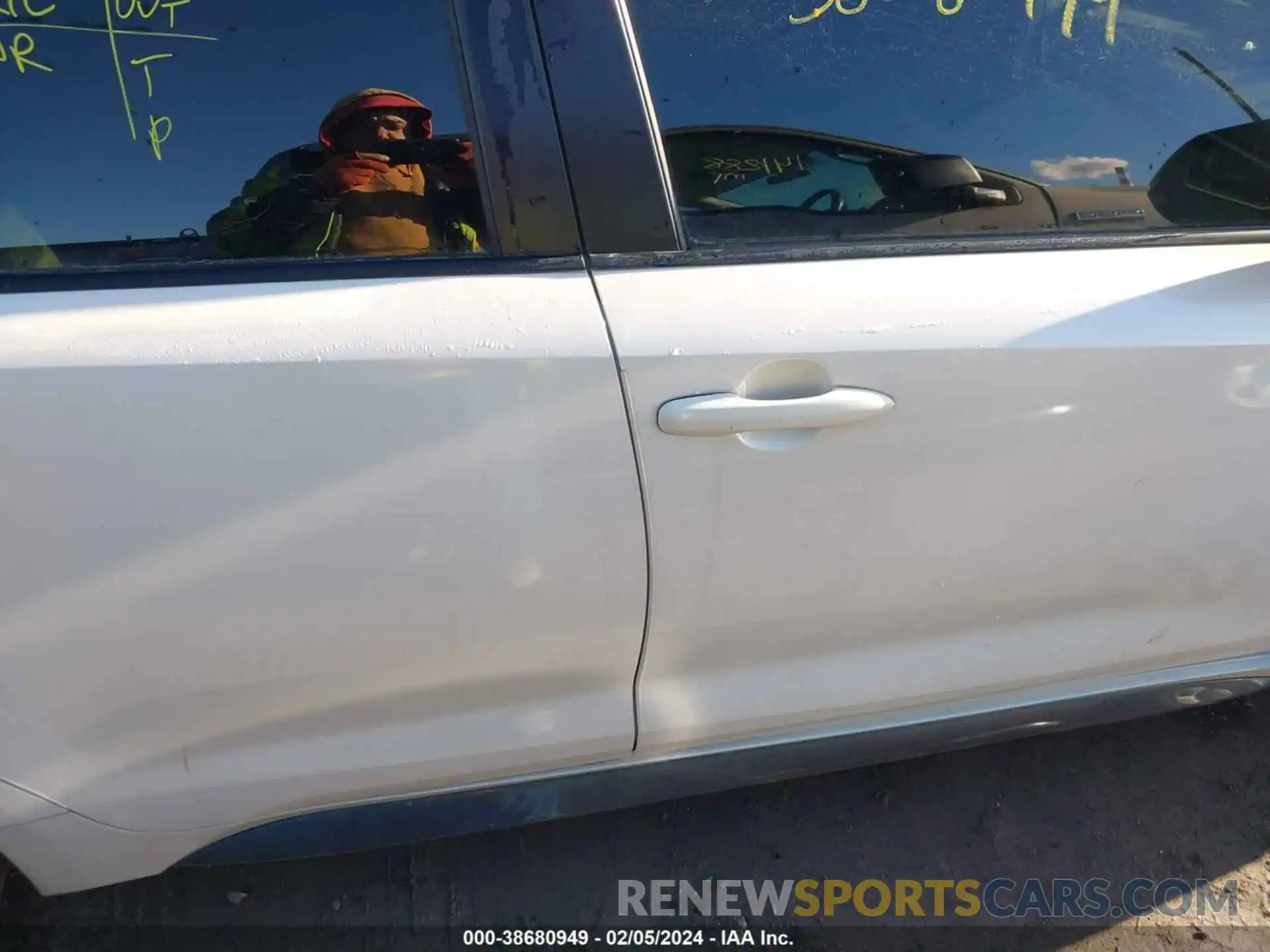 14 Photograph of a damaged car JTDS4RCE3LJ016913 TOYOTA COROLLA 2020