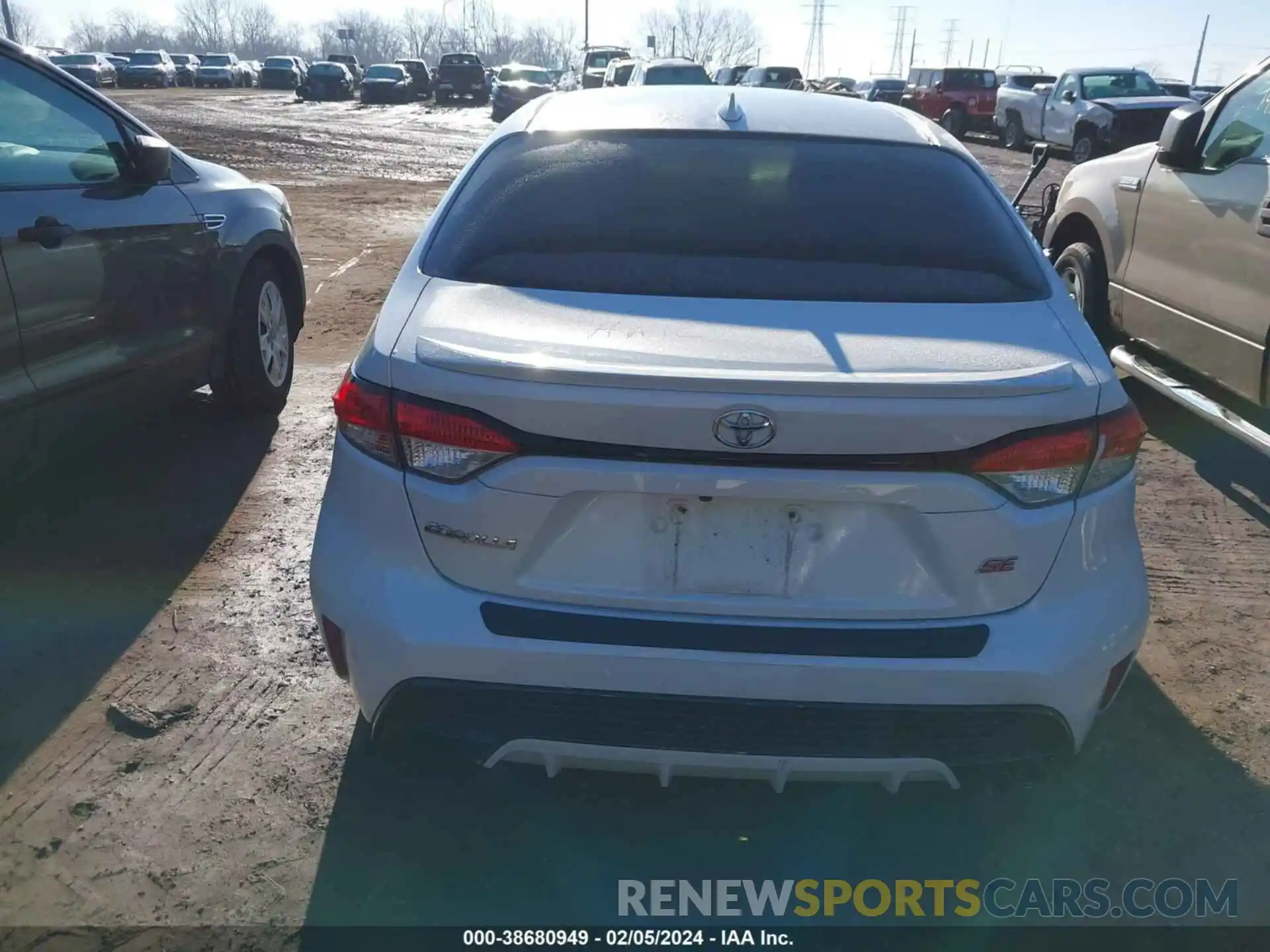 17 Photograph of a damaged car JTDS4RCE3LJ016913 TOYOTA COROLLA 2020