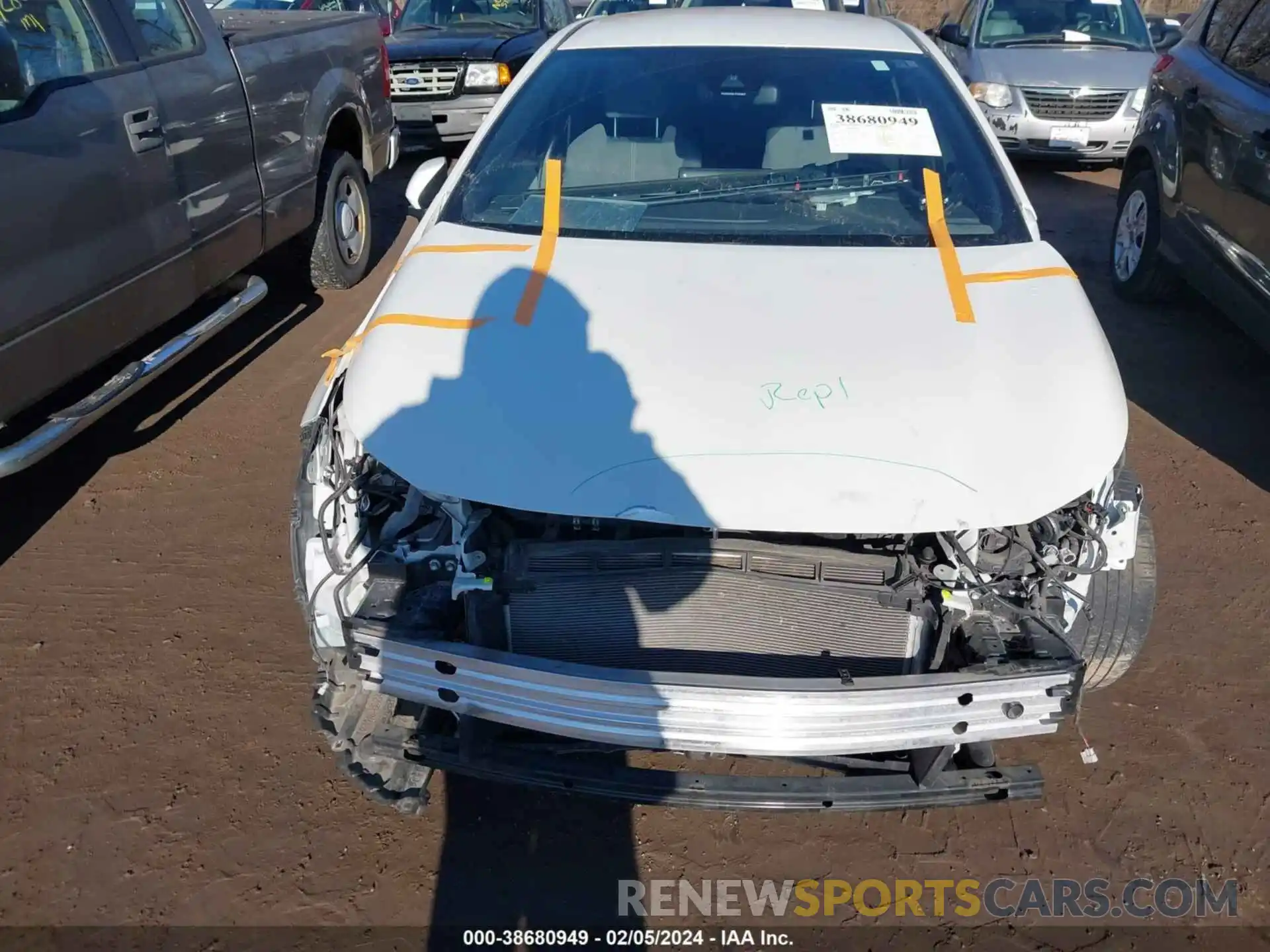 6 Photograph of a damaged car JTDS4RCE3LJ016913 TOYOTA COROLLA 2020