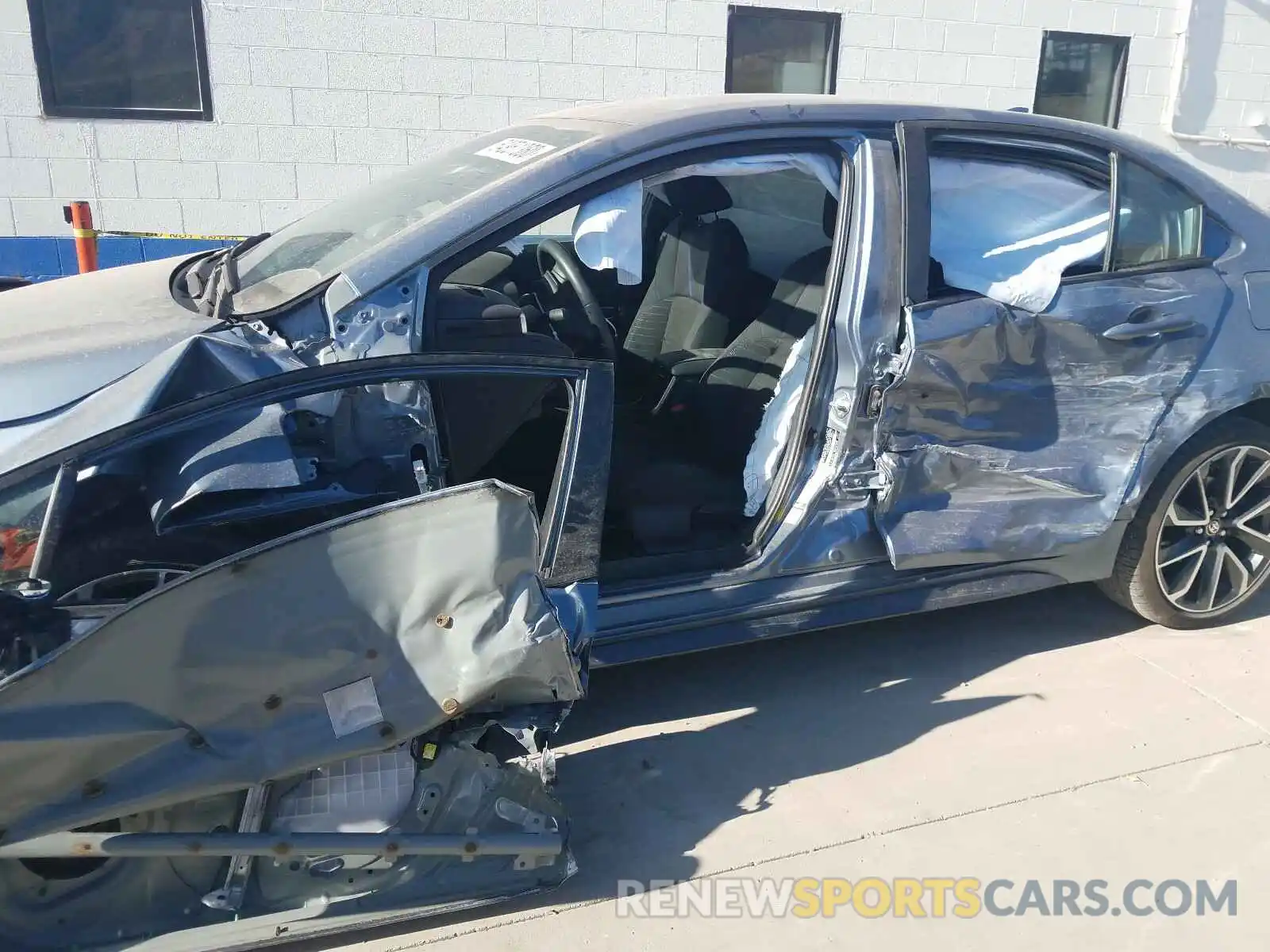 9 Photograph of a damaged car JTDS4RCE3LJ018497 TOYOTA COROLLA 2020