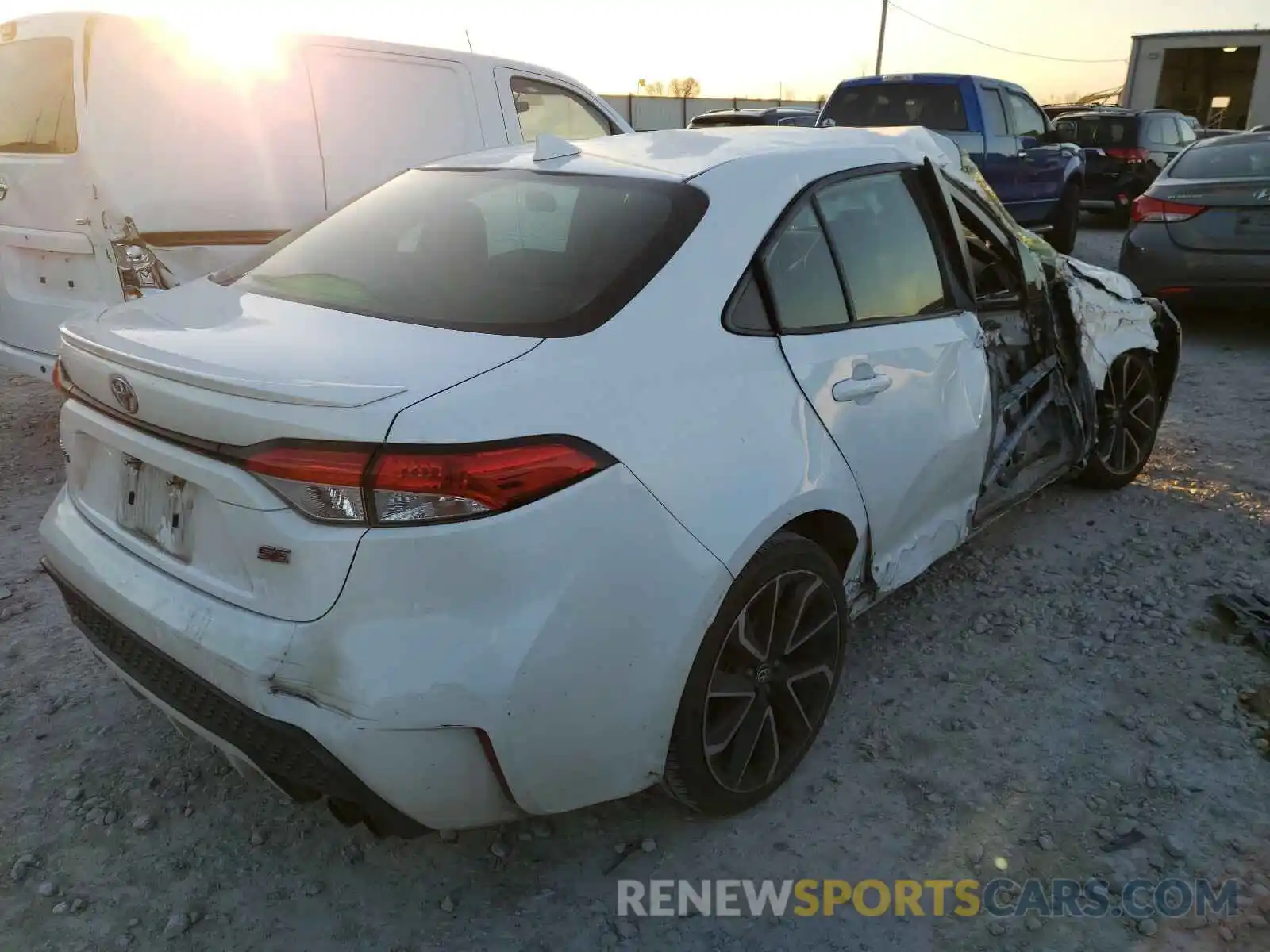 4 Photograph of a damaged car JTDS4RCE4LJ003250 TOYOTA COROLLA 2020