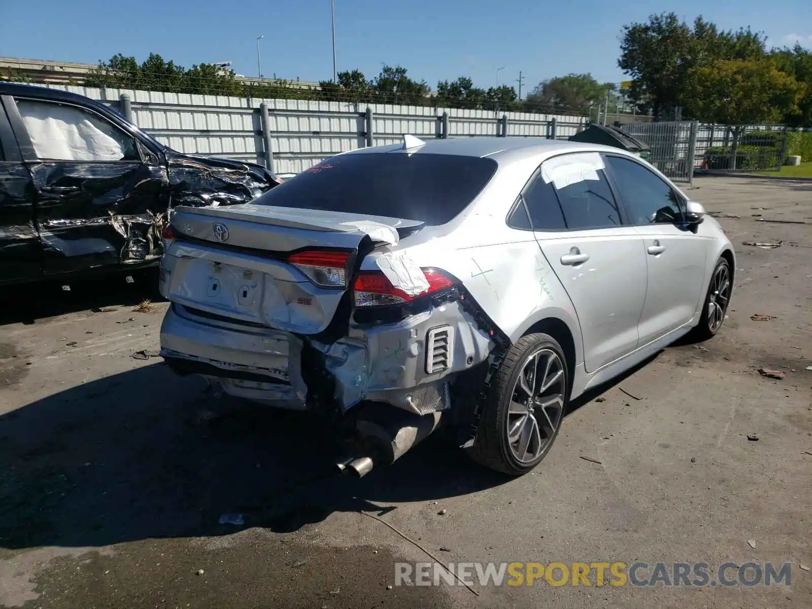 4 Photograph of a damaged car JTDS4RCE4LJ031579 TOYOTA COROLLA 2020