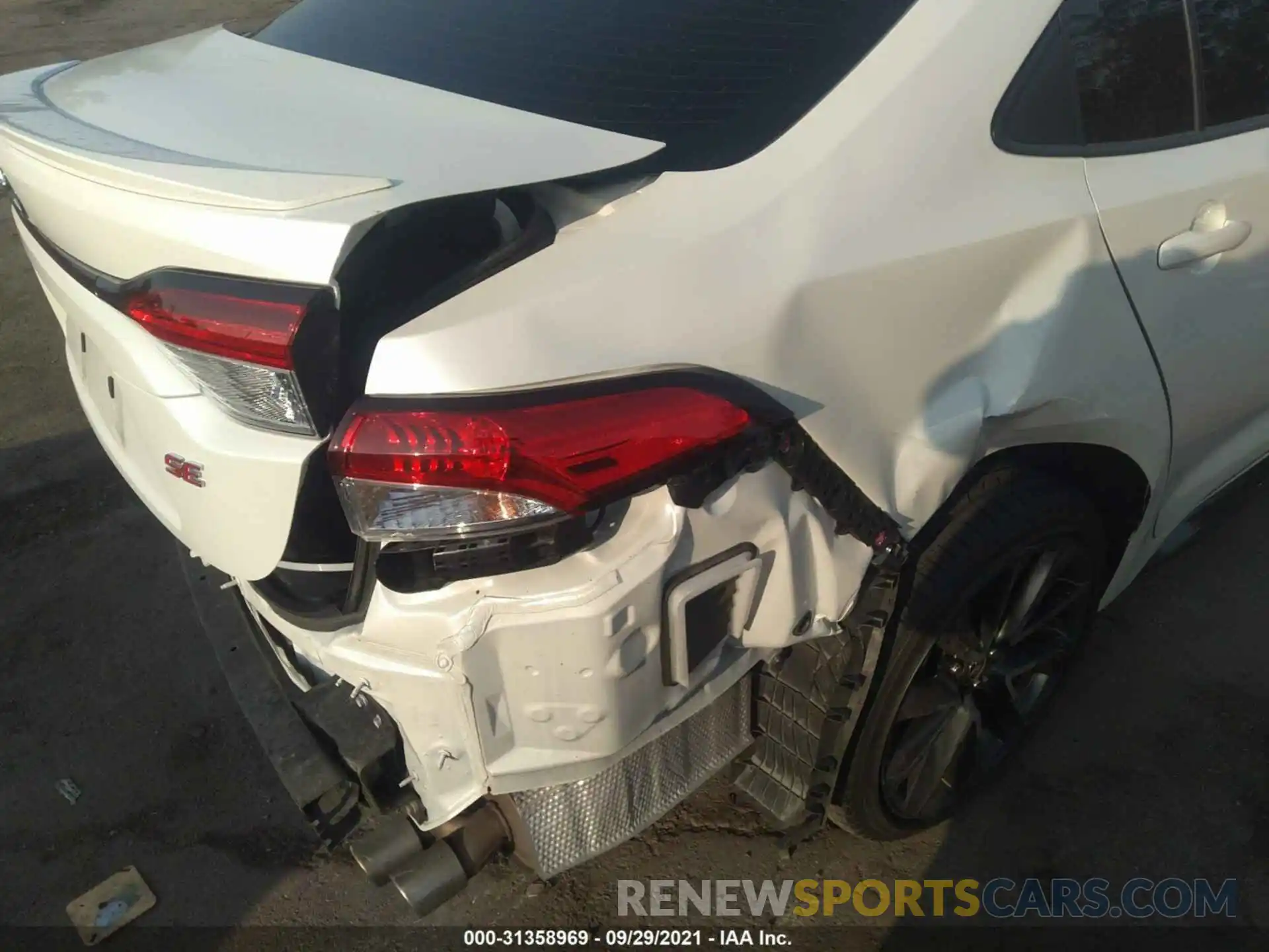 6 Photograph of a damaged car JTDS4RCE4LJ040833 TOYOTA COROLLA 2020