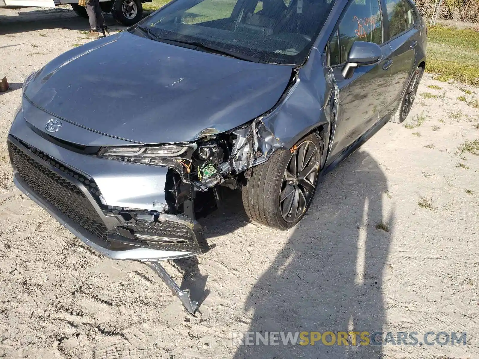 9 Photograph of a damaged car JTDS4RCE5LJ013642 TOYOTA COROLLA 2020