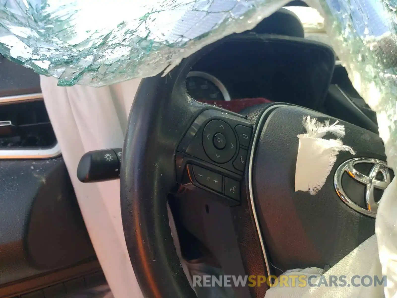 8 Photograph of a damaged car JTDS4RCE5LJ015035 TOYOTA COROLLA 2020