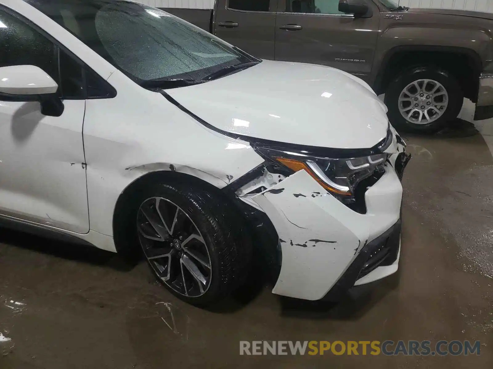 10 Photograph of a damaged car JTDS4RCE6LJ027680 TOYOTA COROLLA 2020