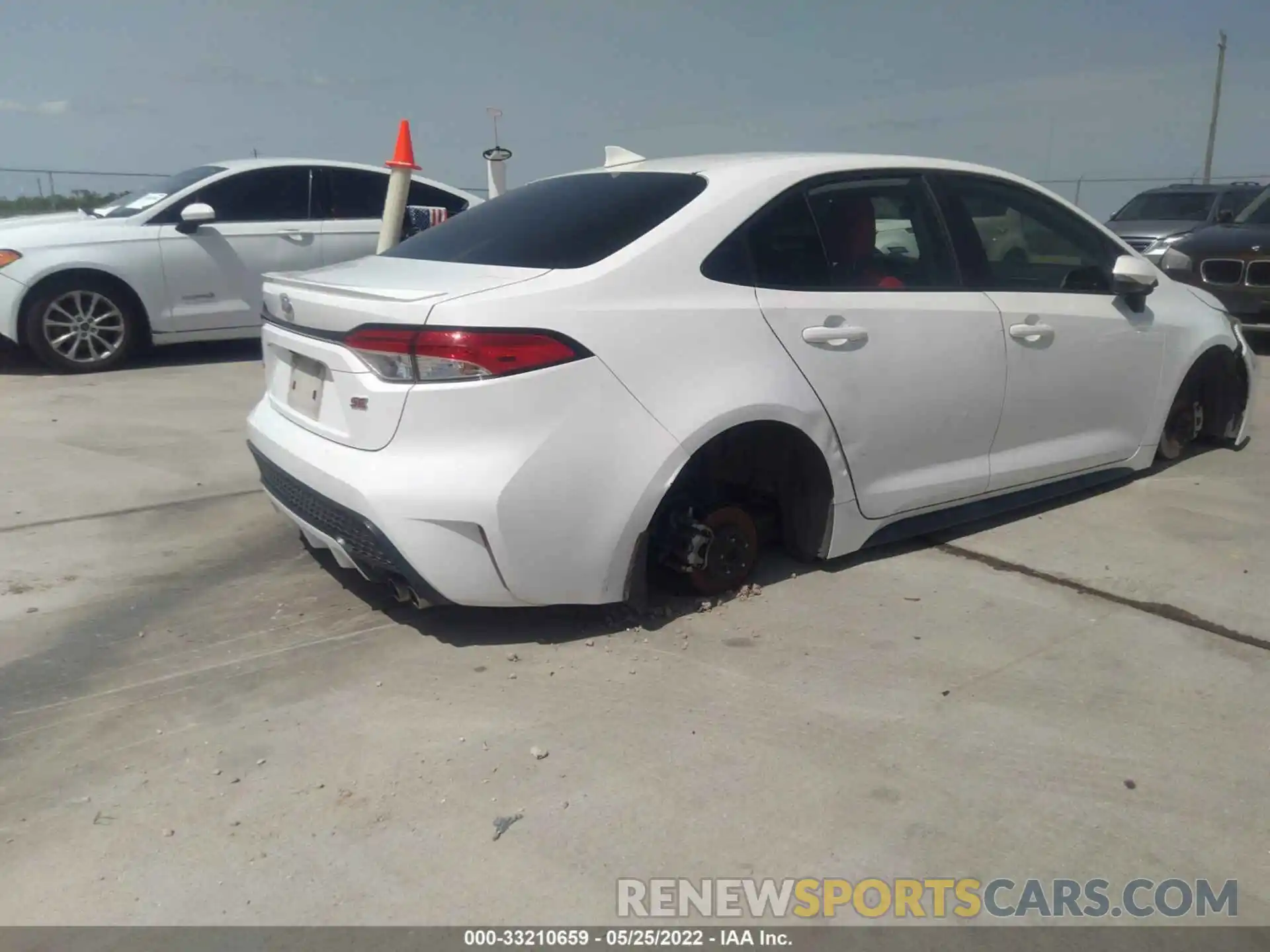 4 Photograph of a damaged car JTDS4RCE6LJ034774 TOYOTA COROLLA 2020