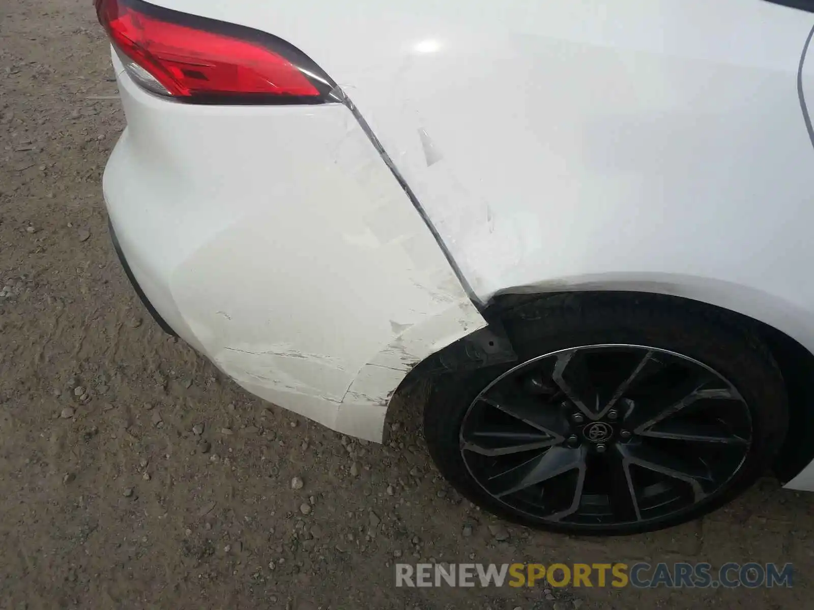 9 Photograph of a damaged car JTDS4RCE7LJ021564 TOYOTA COROLLA 2020