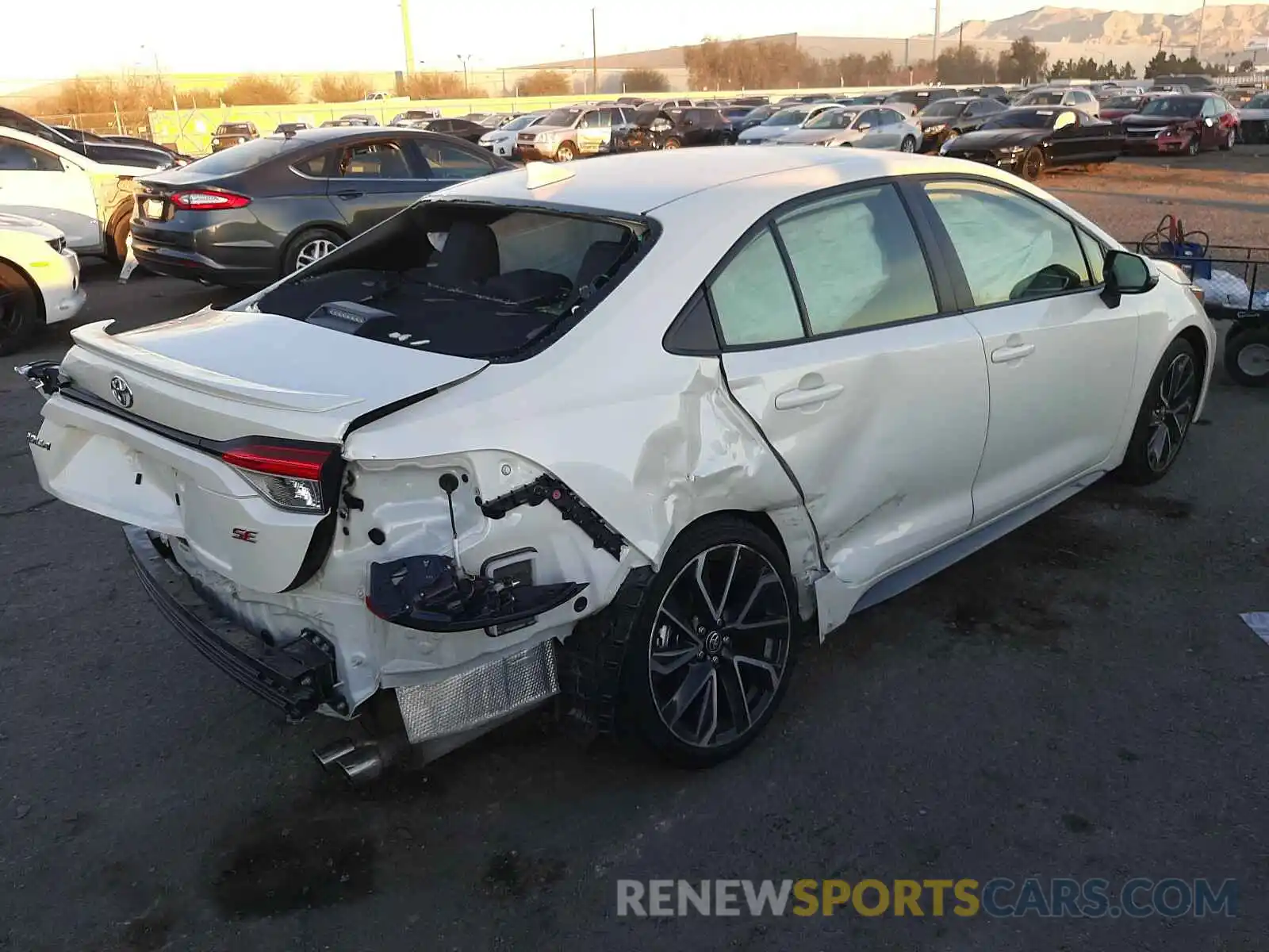 4 Photograph of a damaged car JTDS4RCE7LJ033407 TOYOTA COROLLA 2020