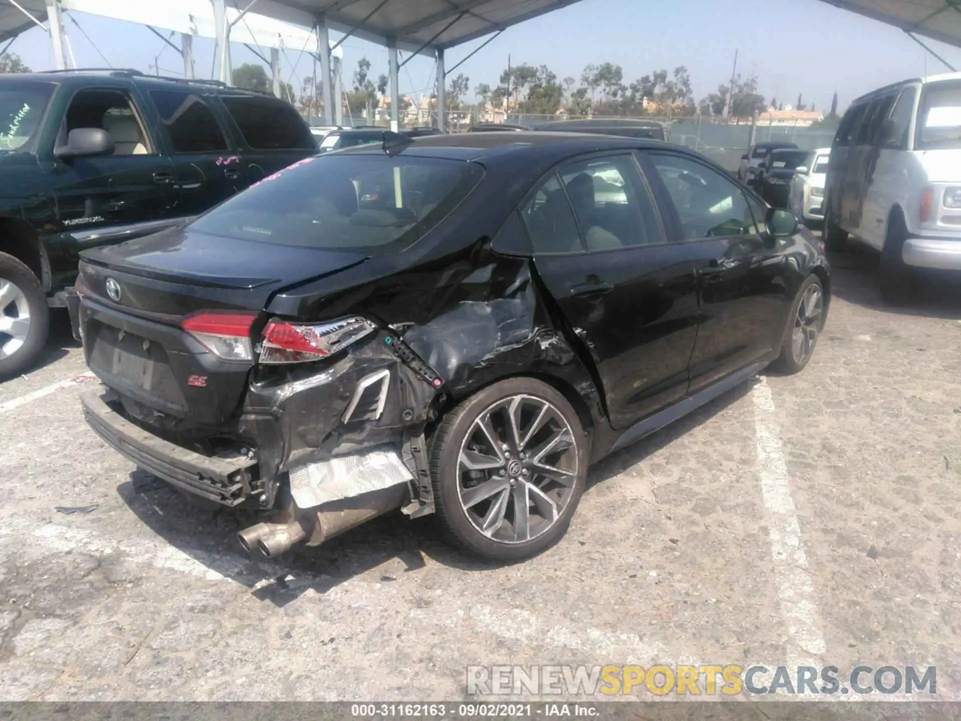 4 Photograph of a damaged car JTDS4RCE7LJ033956 TOYOTA COROLLA 2020