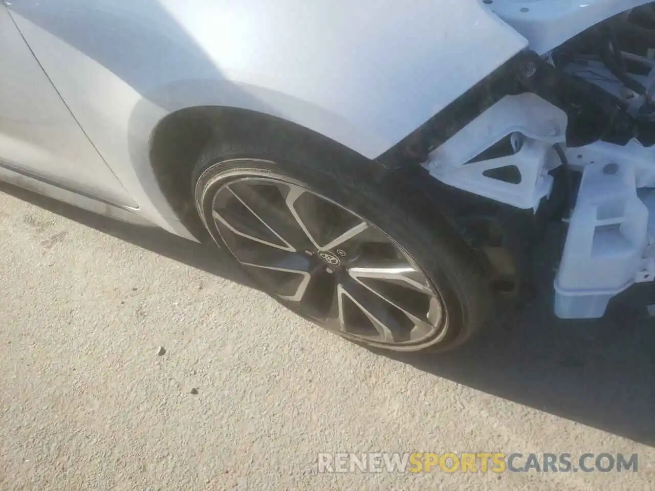 9 Photograph of a damaged car JTDS4RCE8LJ003848 TOYOTA COROLLA 2020