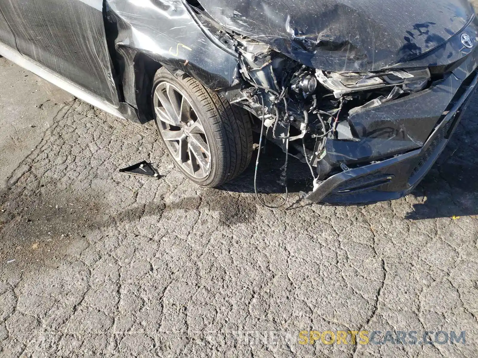 9 Photograph of a damaged car JTDS4RCE8LJ009990 TOYOTA COROLLA 2020