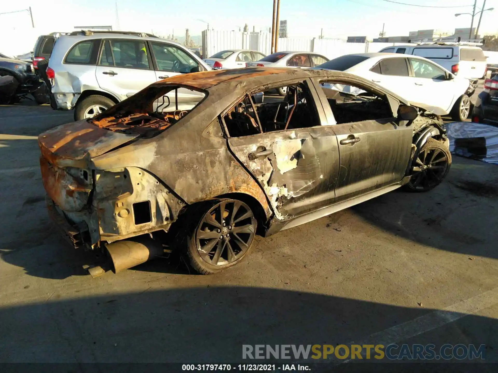 4 Photograph of a damaged car JTDS4RCE9LJ010582 TOYOTA COROLLA 2020