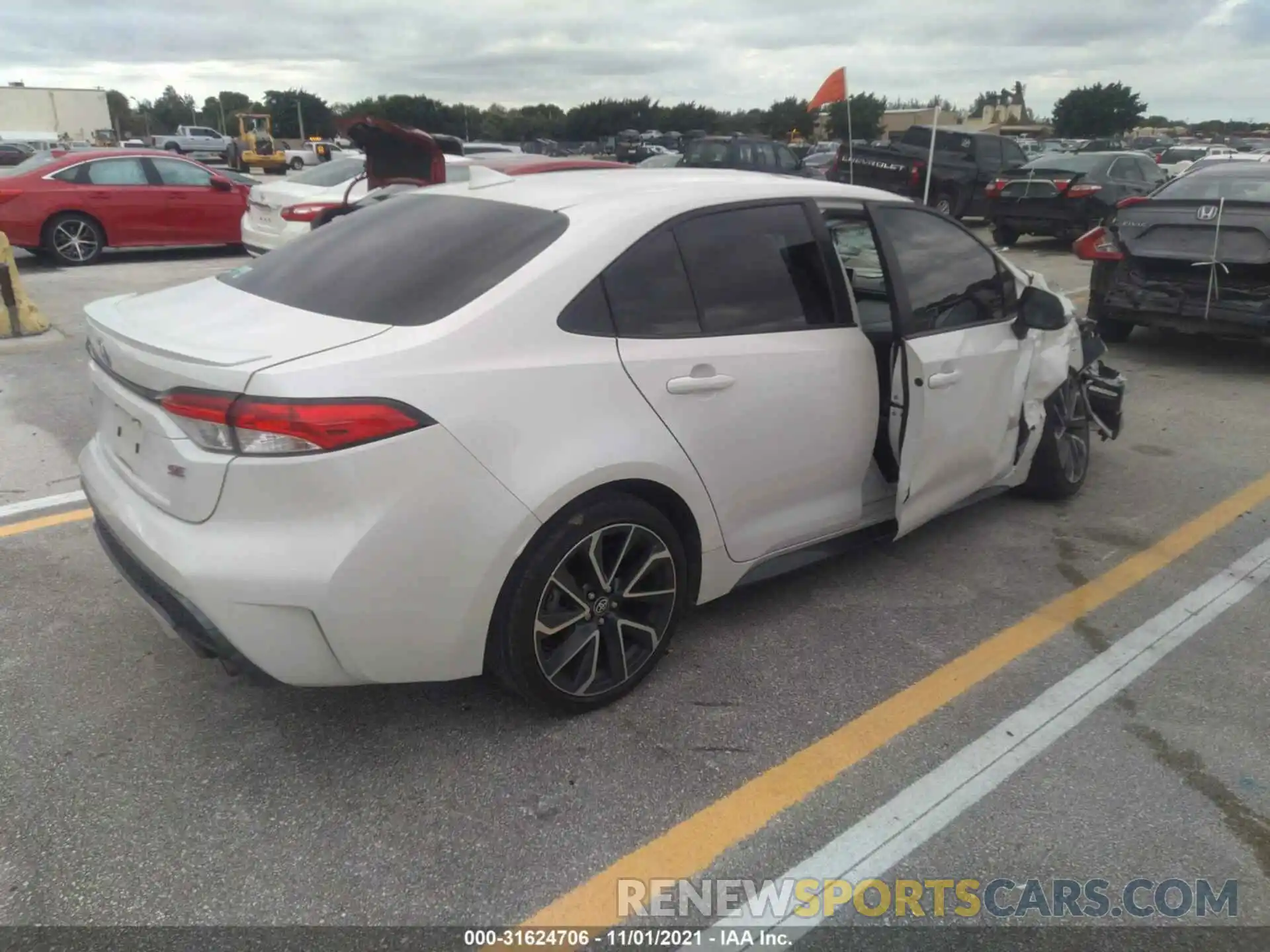 4 Photograph of a damaged car JTDS4RCE9LJ013076 TOYOTA COROLLA 2020