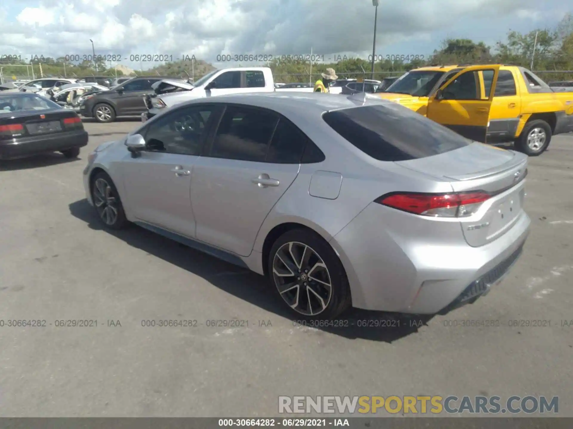 3 Photograph of a damaged car JTDS4RCE9LJ017757 TOYOTA COROLLA 2020