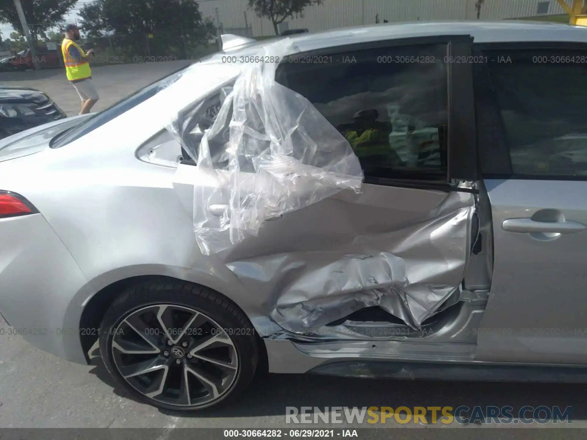 6 Photograph of a damaged car JTDS4RCE9LJ017757 TOYOTA COROLLA 2020