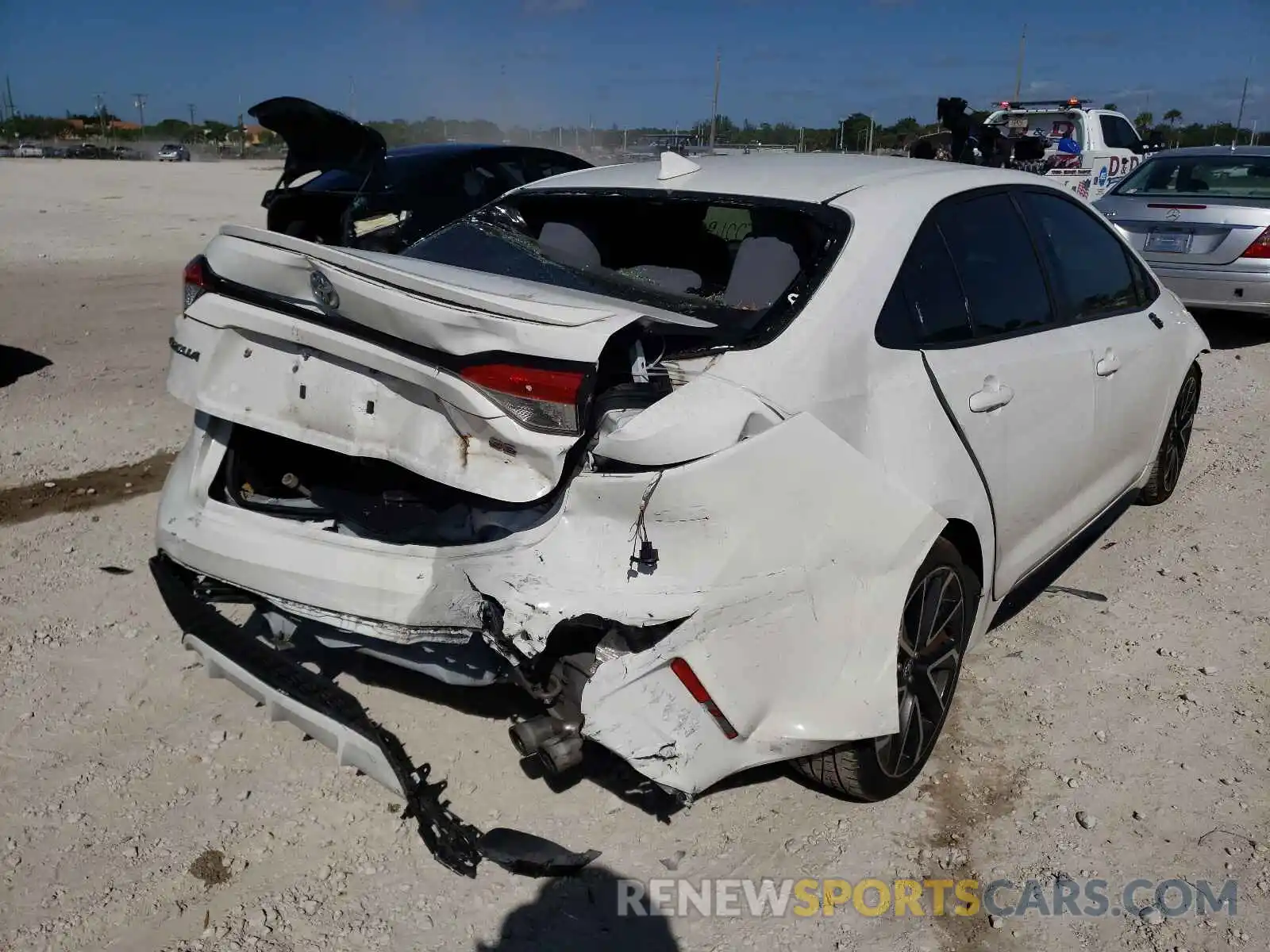 4 Photograph of a damaged car JTDS4RCE9LJ026958 TOYOTA COROLLA 2020