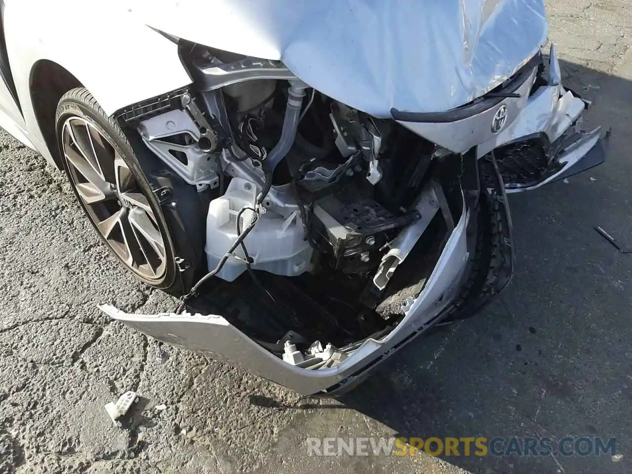 9 Photograph of a damaged car JTDS4RCEXLJ028640 TOYOTA COROLLA 2020