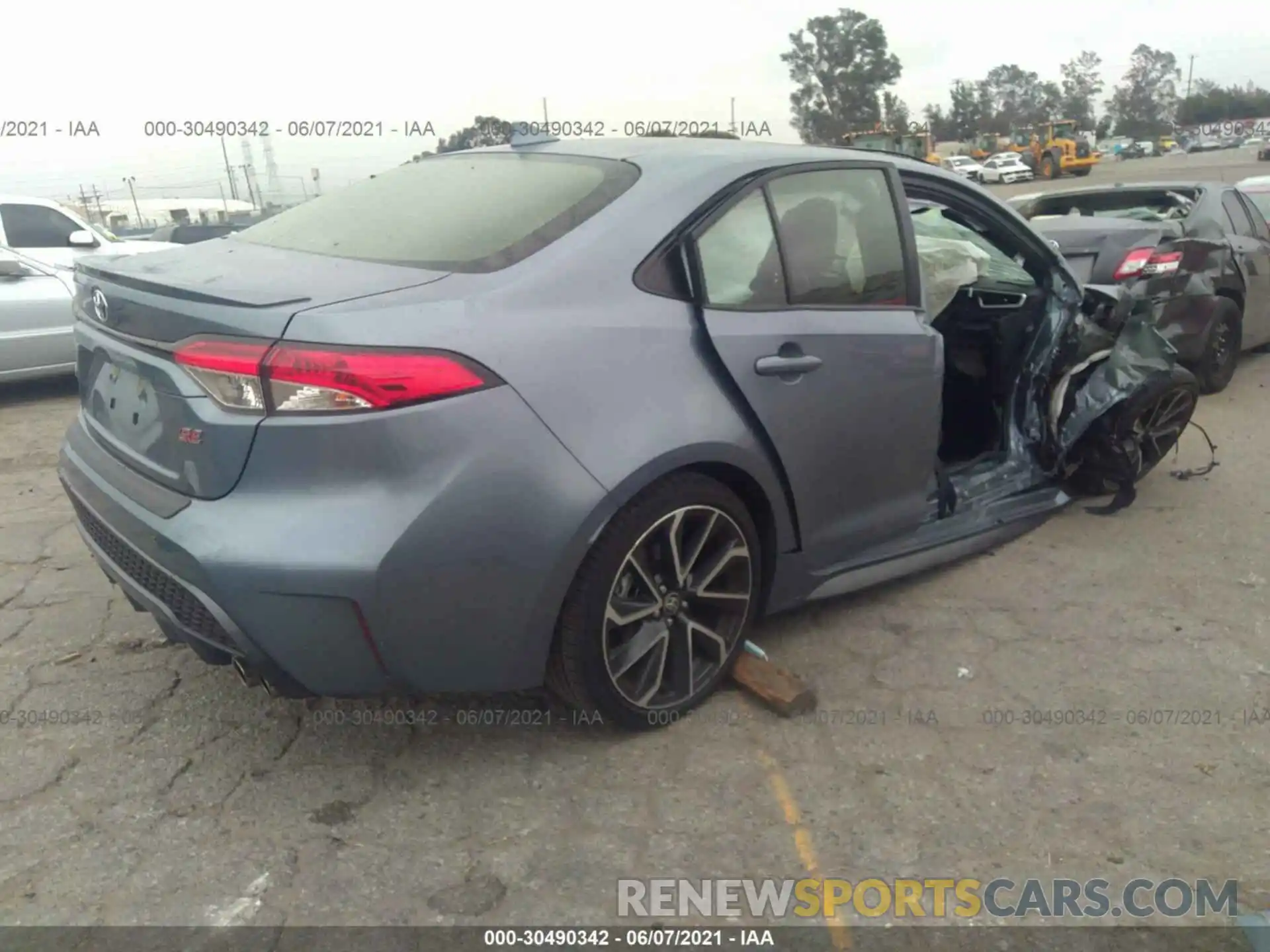 4 Photograph of a damaged car JTDS4RCEXLJ032297 TOYOTA COROLLA 2020