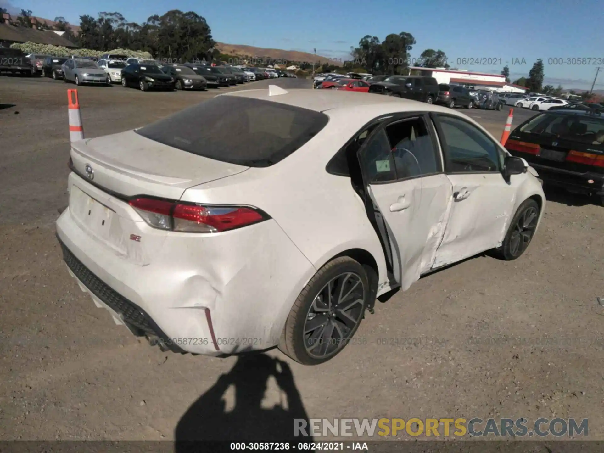 4 Photograph of a damaged car JTDS4RCEXLJ048158 TOYOTA COROLLA 2020