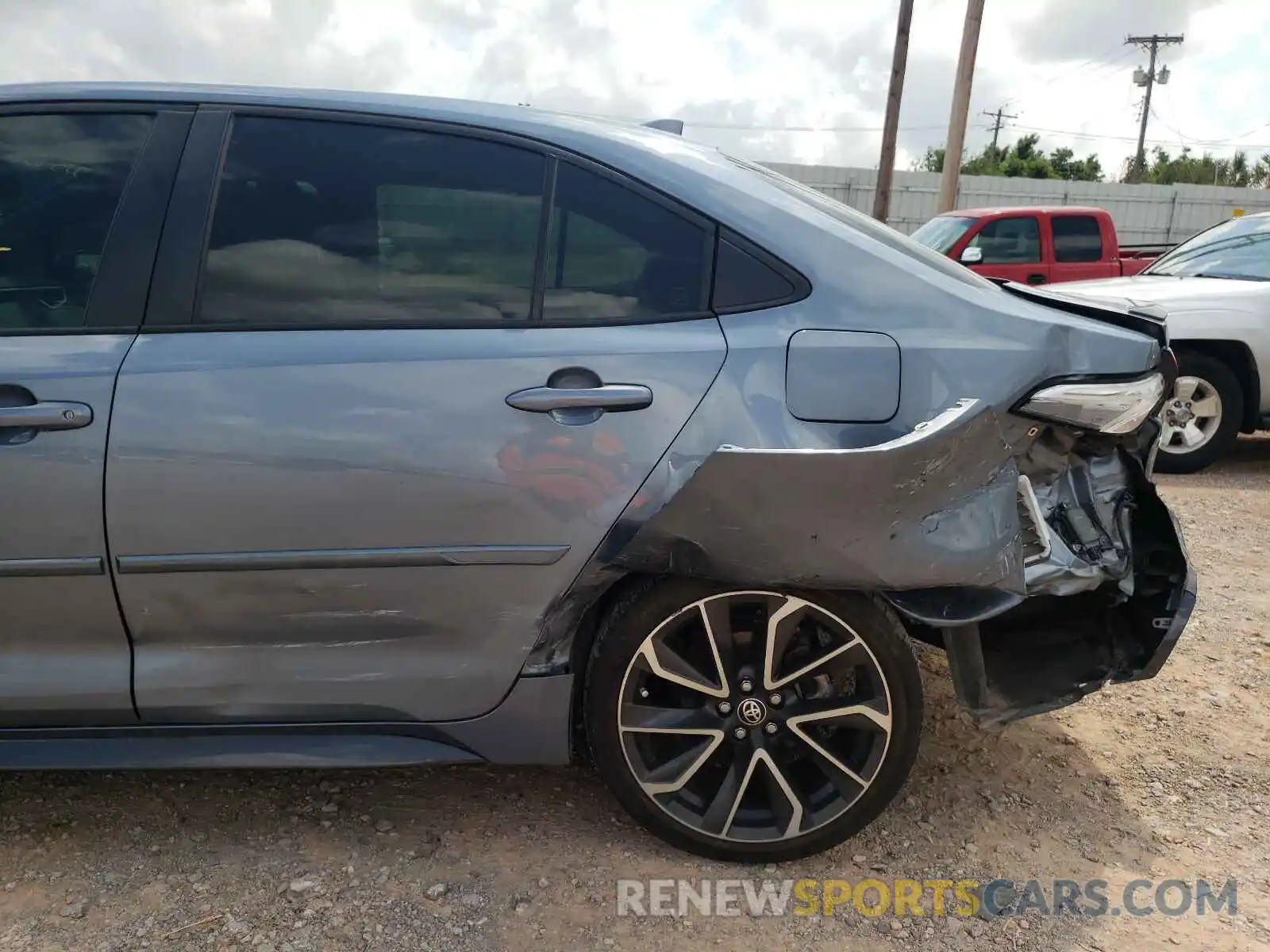 9 Photograph of a damaged car JTDT4RCE2LJ005907 TOYOTA COROLLA 2020