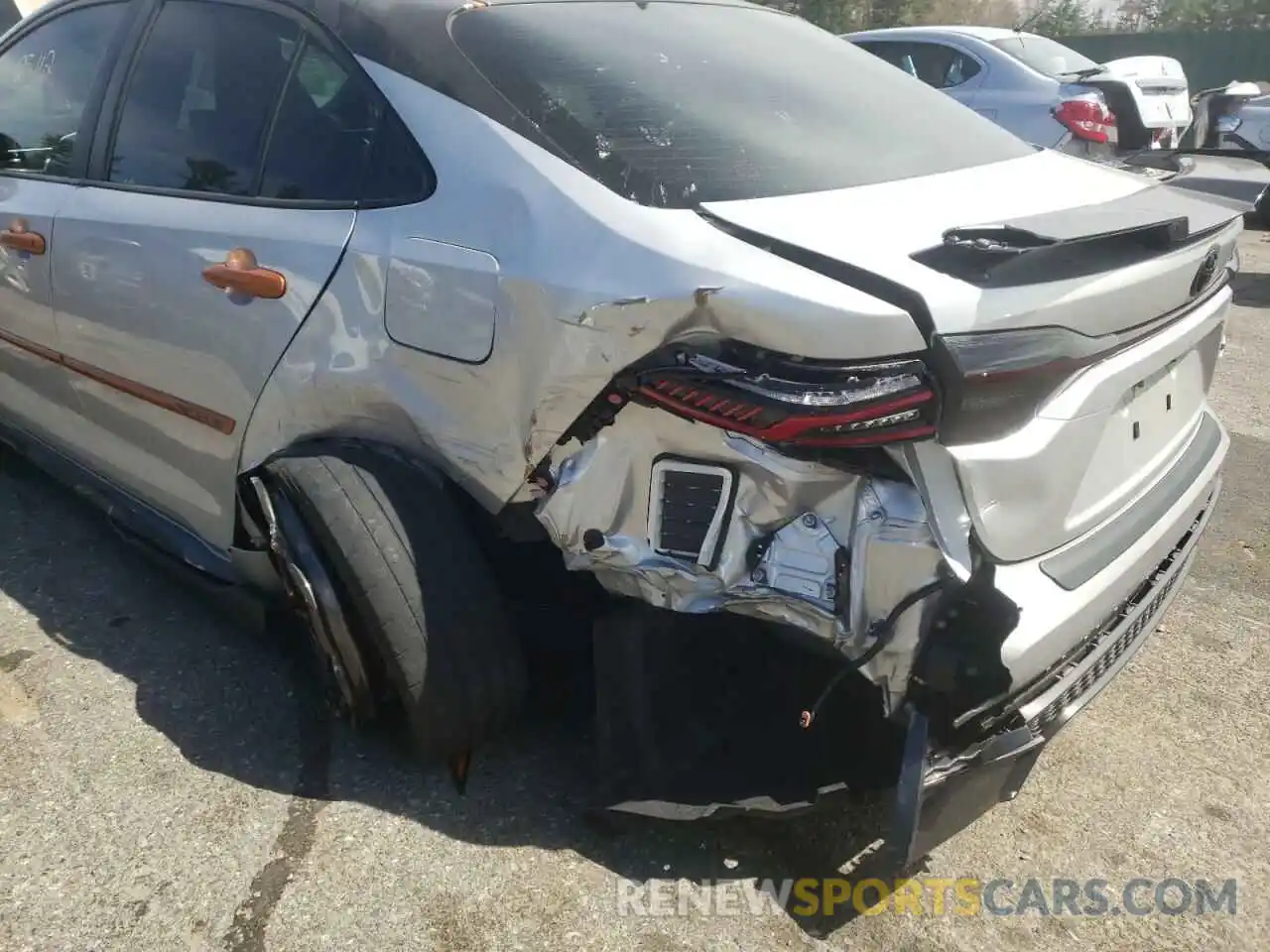 9 Photograph of a damaged car JTDT4RCEXLJ027167 TOYOTA COROLLA 2020