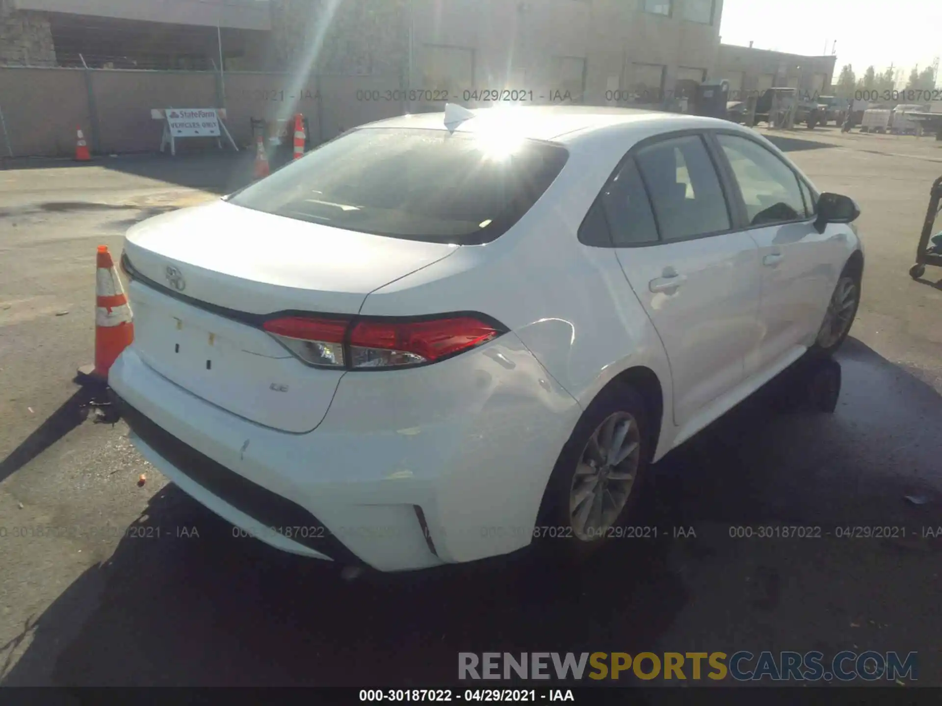 4 Photograph of a damaged car JTDVPRAE5LJ107348 TOYOTA COROLLA 2020