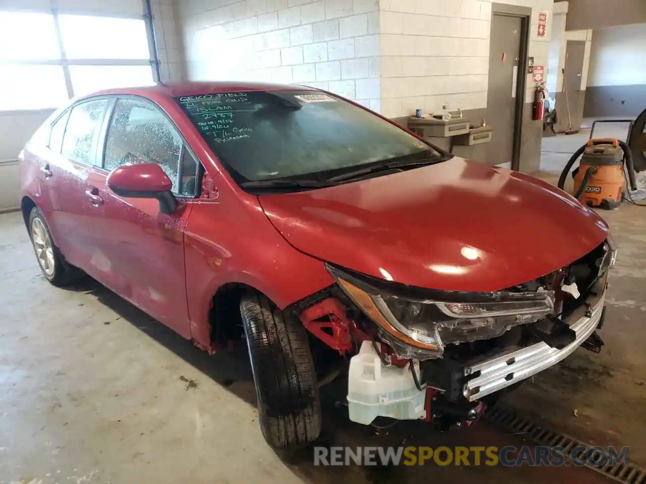 1 Photograph of a damaged car JTDVPRAE7LJ076782 TOYOTA COROLLA 2020