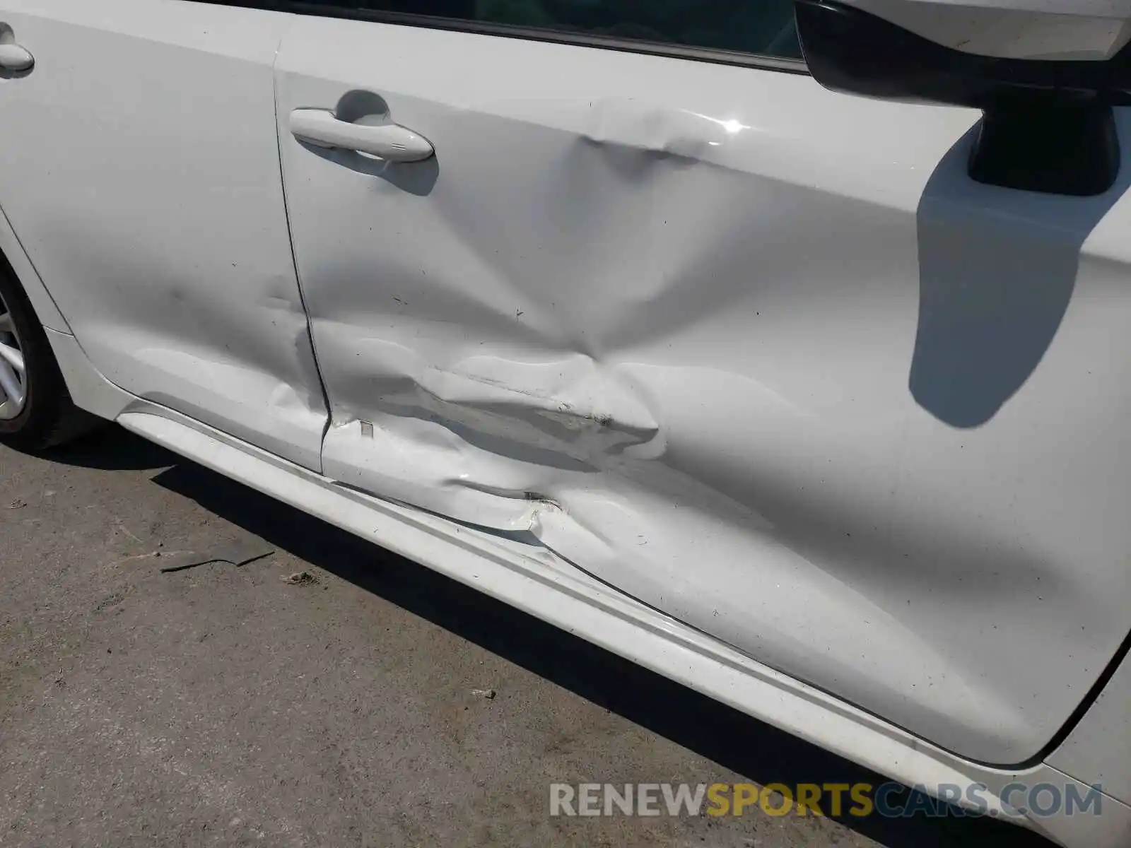 9 Photograph of a damaged car JTDVPRAE8LJ115766 TOYOTA COROLLA 2020