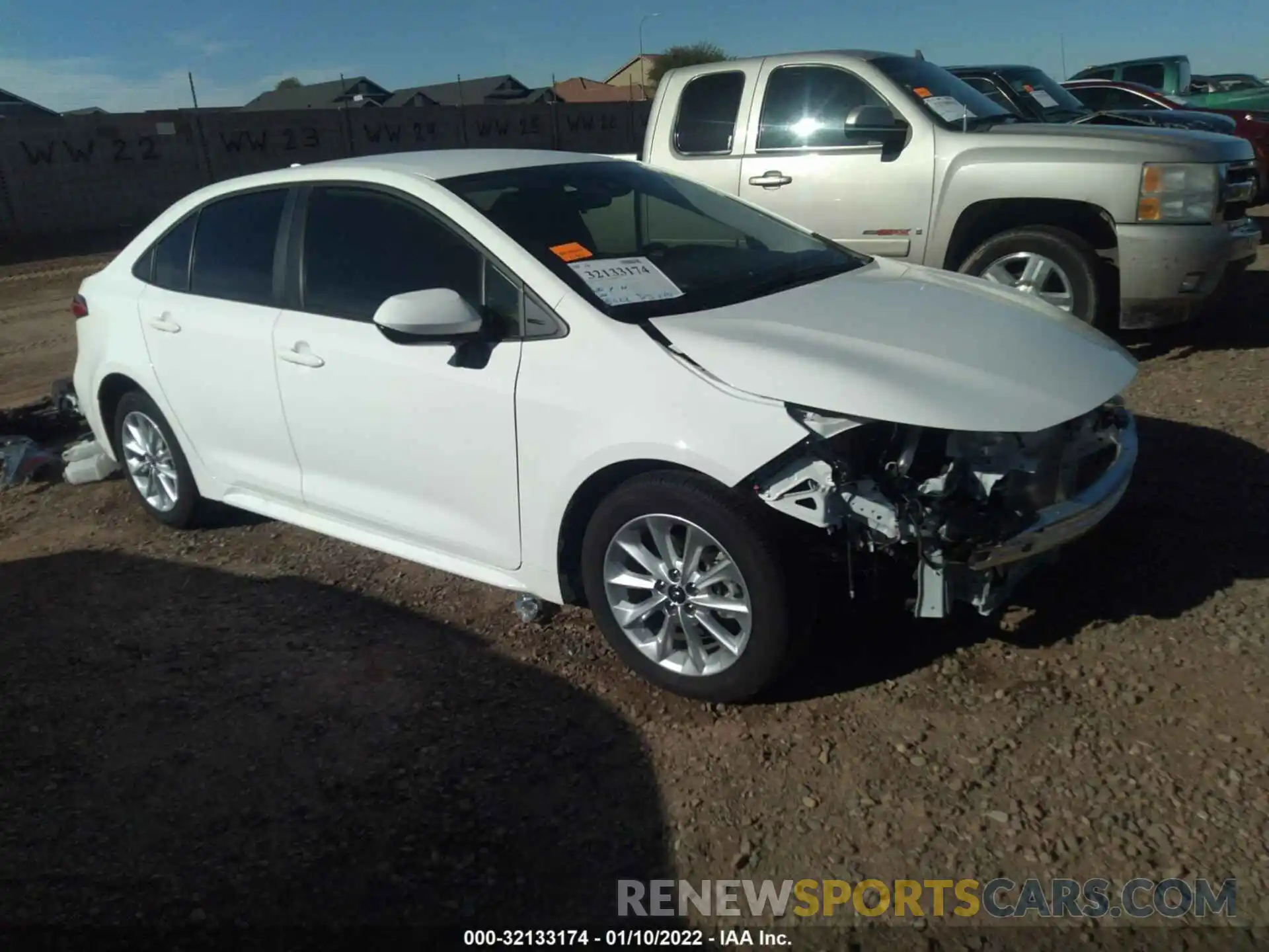 1 Photograph of a damaged car JTDVPRAE9LJ088786 TOYOTA COROLLA 2020