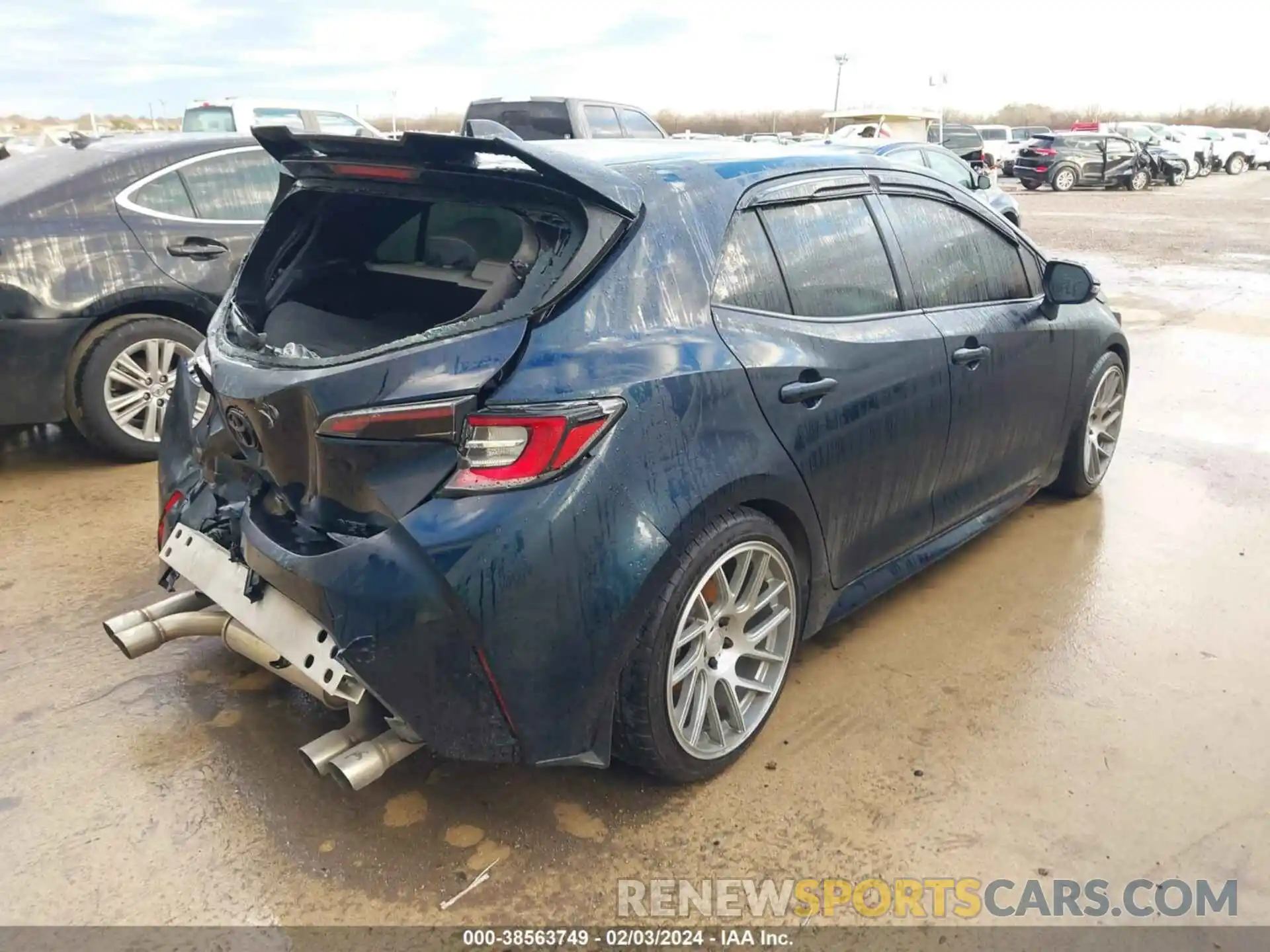 4 Photograph of a damaged car JTNA4RBE2L3094547 TOYOTA COROLLA 2020