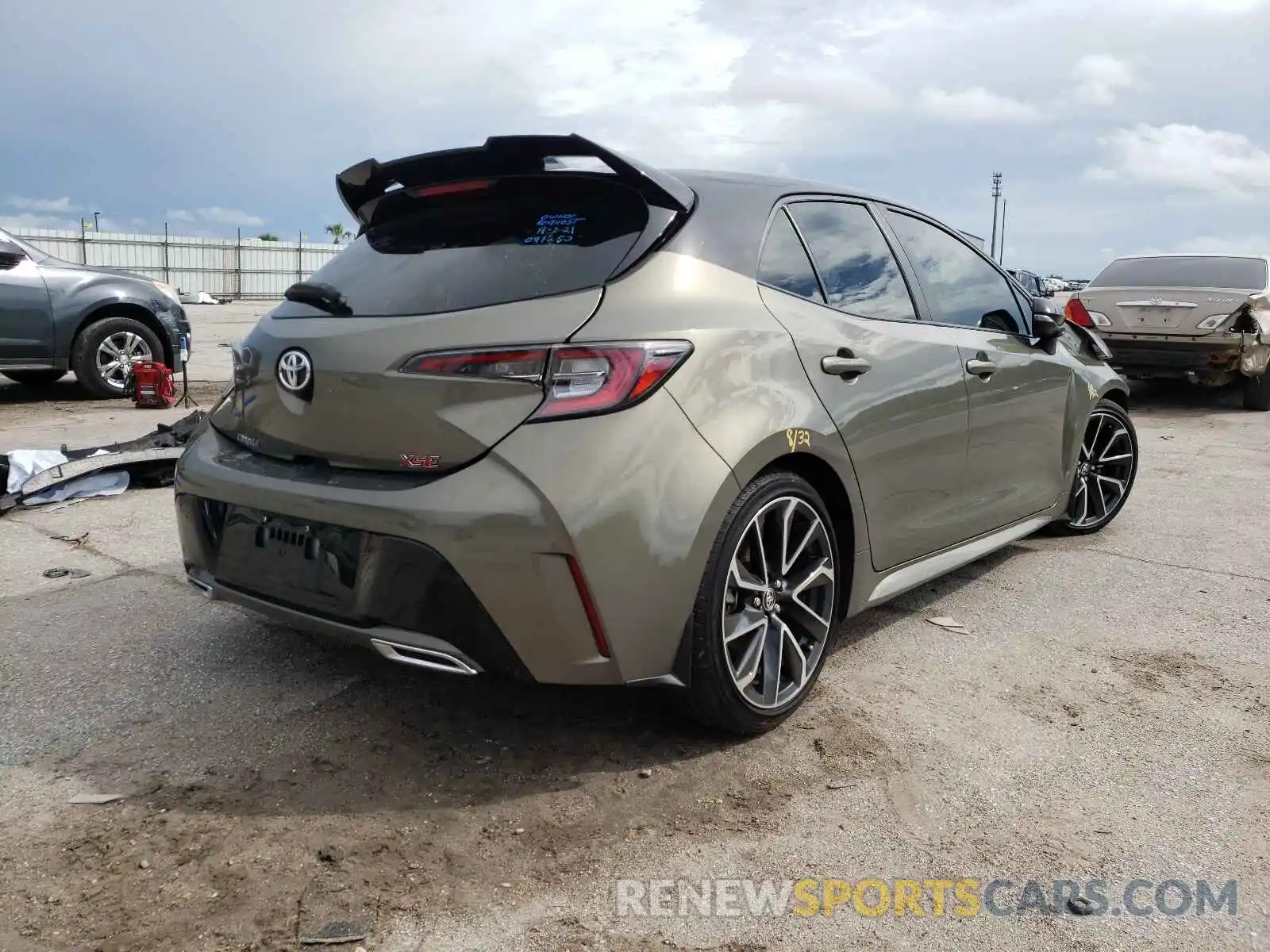 4 Photograph of a damaged car JTNC4RBE2L3097280 TOYOTA COROLLA 2020