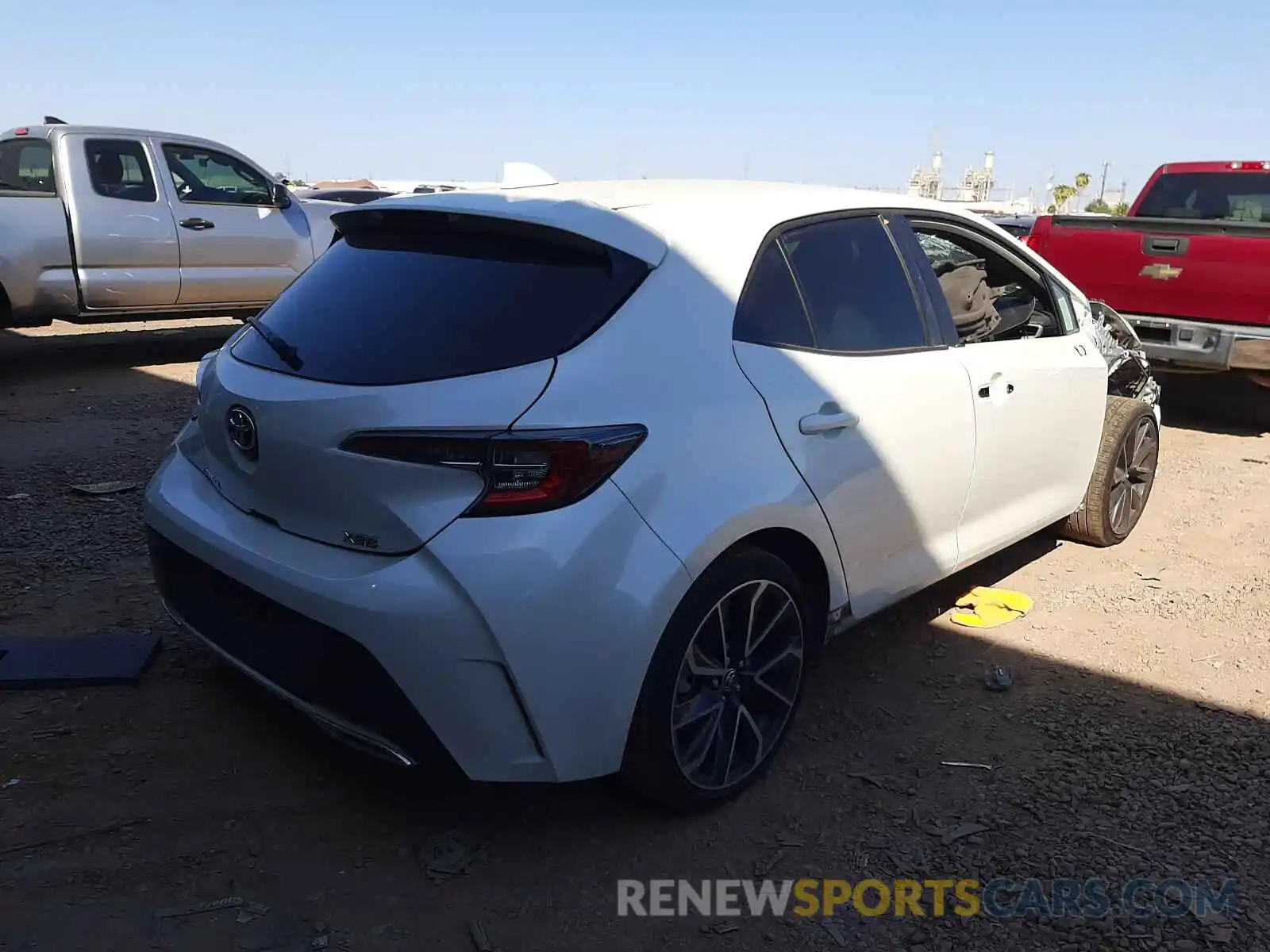 4 Photograph of a damaged car JTNC4RBE5L3092851 TOYOTA COROLLA 2020