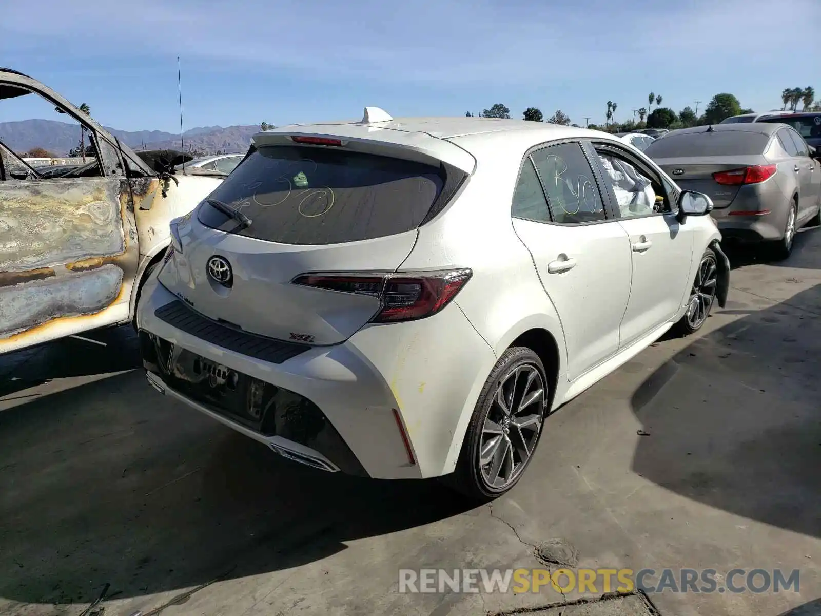 4 Photograph of a damaged car JTNC4RBE8L3092293 TOYOTA COROLLA 2020