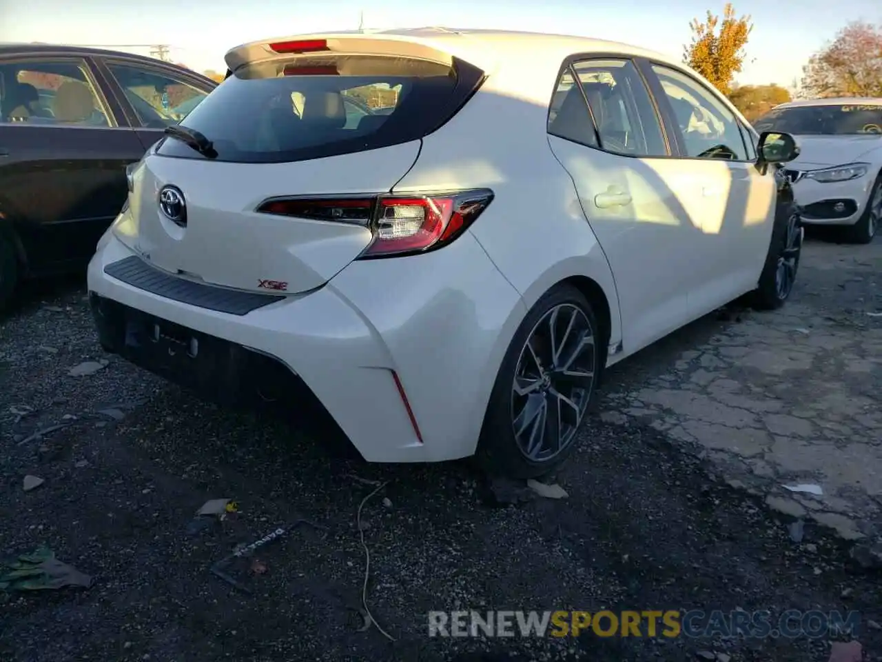 4 Photograph of a damaged car JTNC4RBEXL3090979 TOYOTA COROLLA 2020