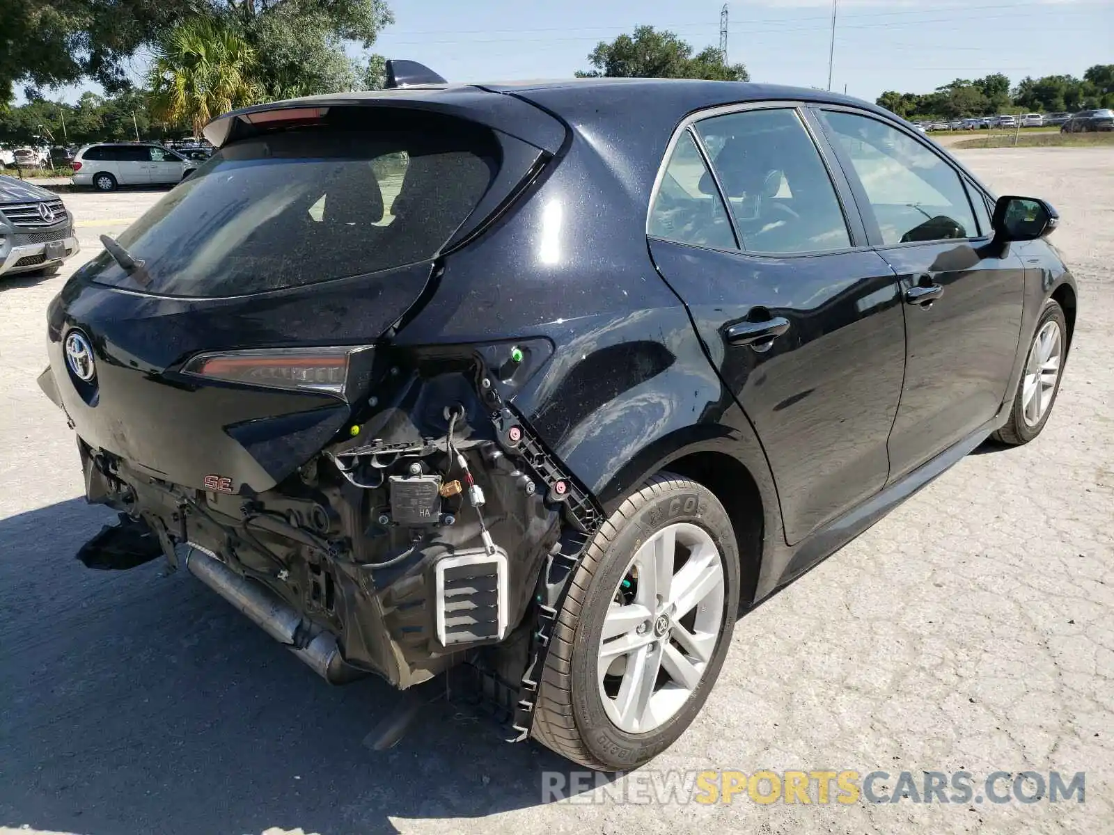 4 Photograph of a damaged car JTND4RBE2L3075963 TOYOTA COROLLA 2020