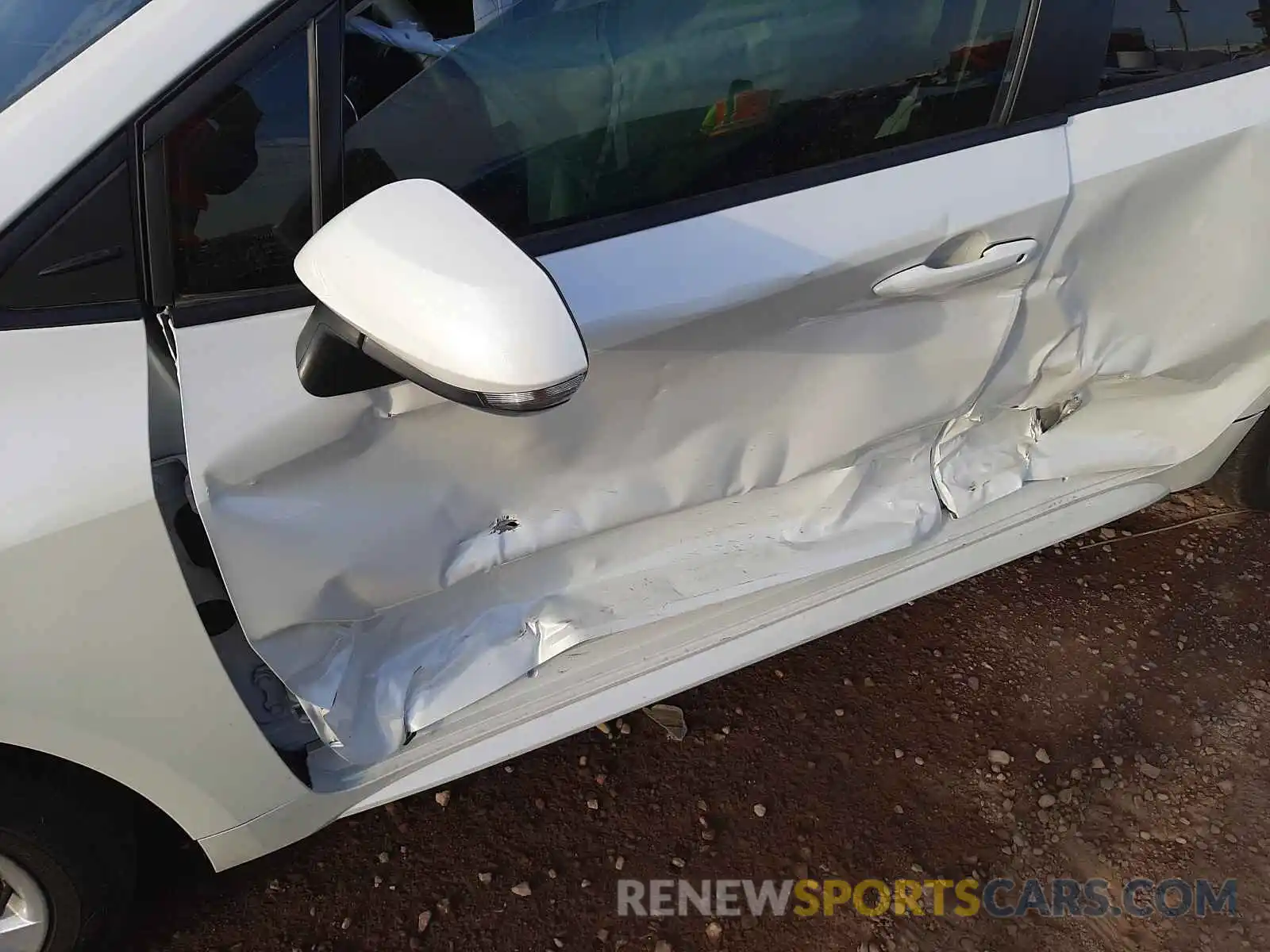 10 Photograph of a damaged car JTND4RBE2L3084033 TOYOTA COROLLA 2020