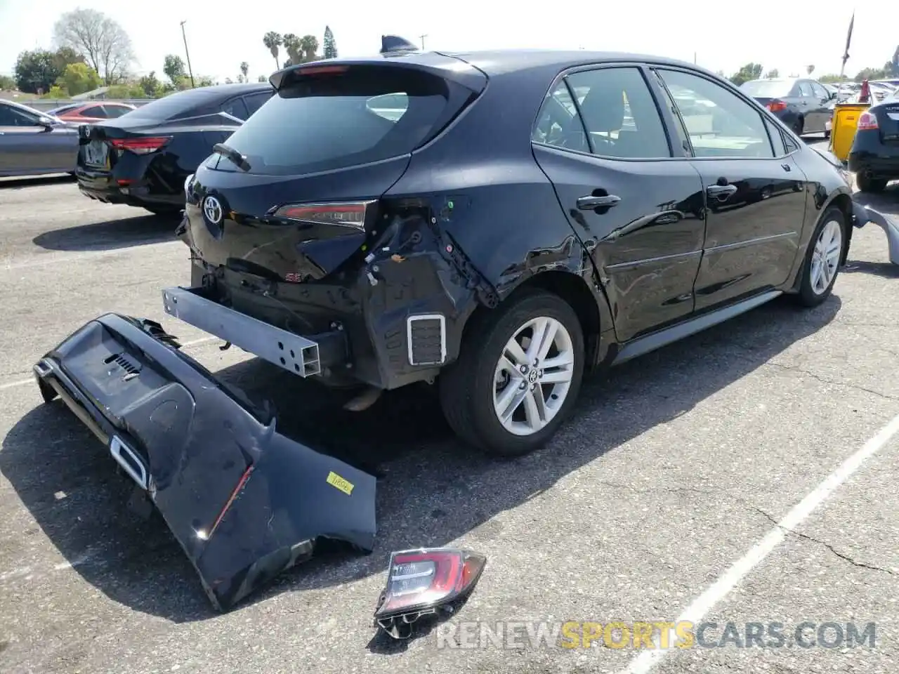 4 Photograph of a damaged car JTND4RBE2L3085036 TOYOTA COROLLA 2020